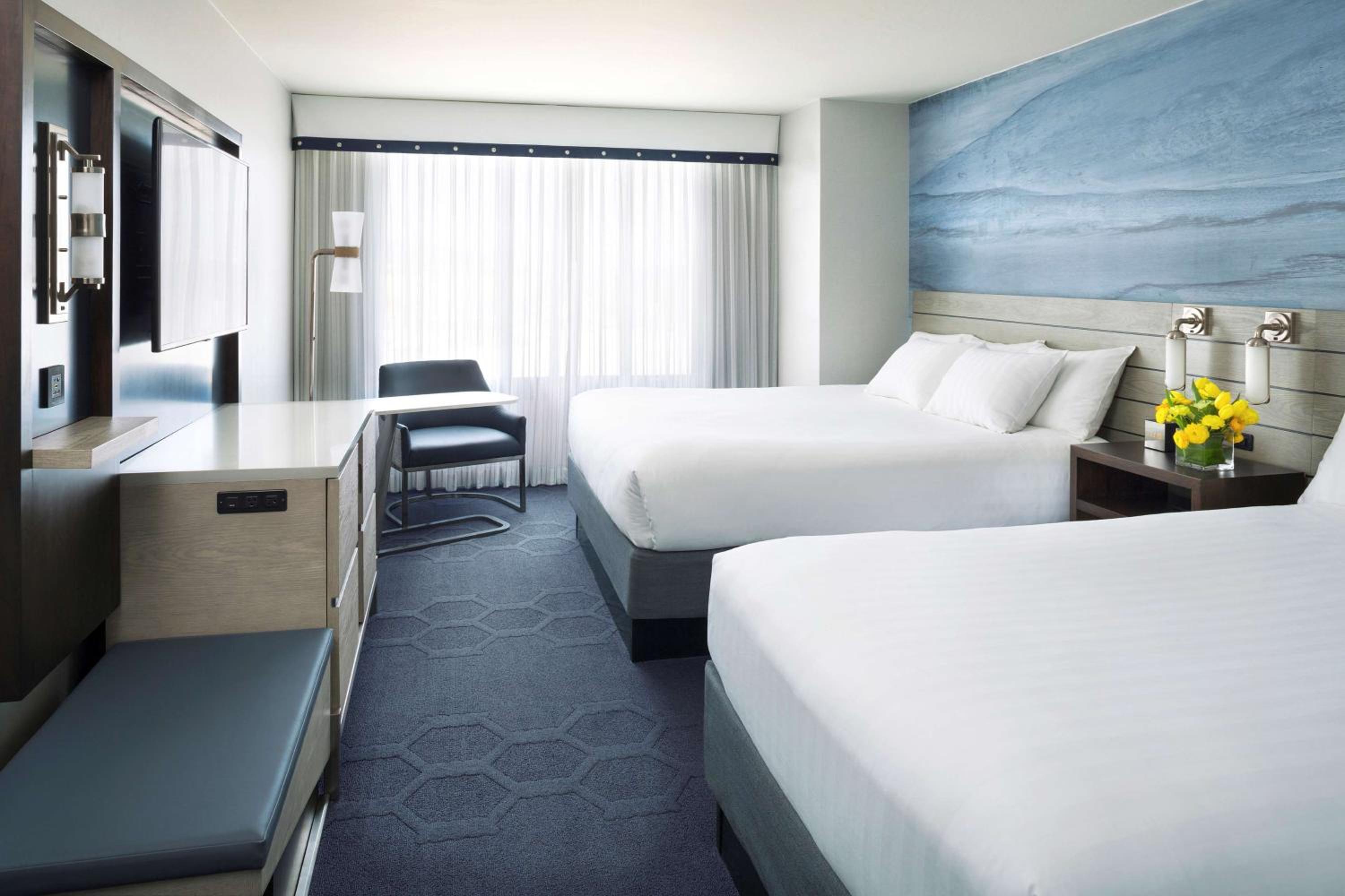 Double Room with Two Double Beds and Accessible Tub - Disability Access - Photo 4