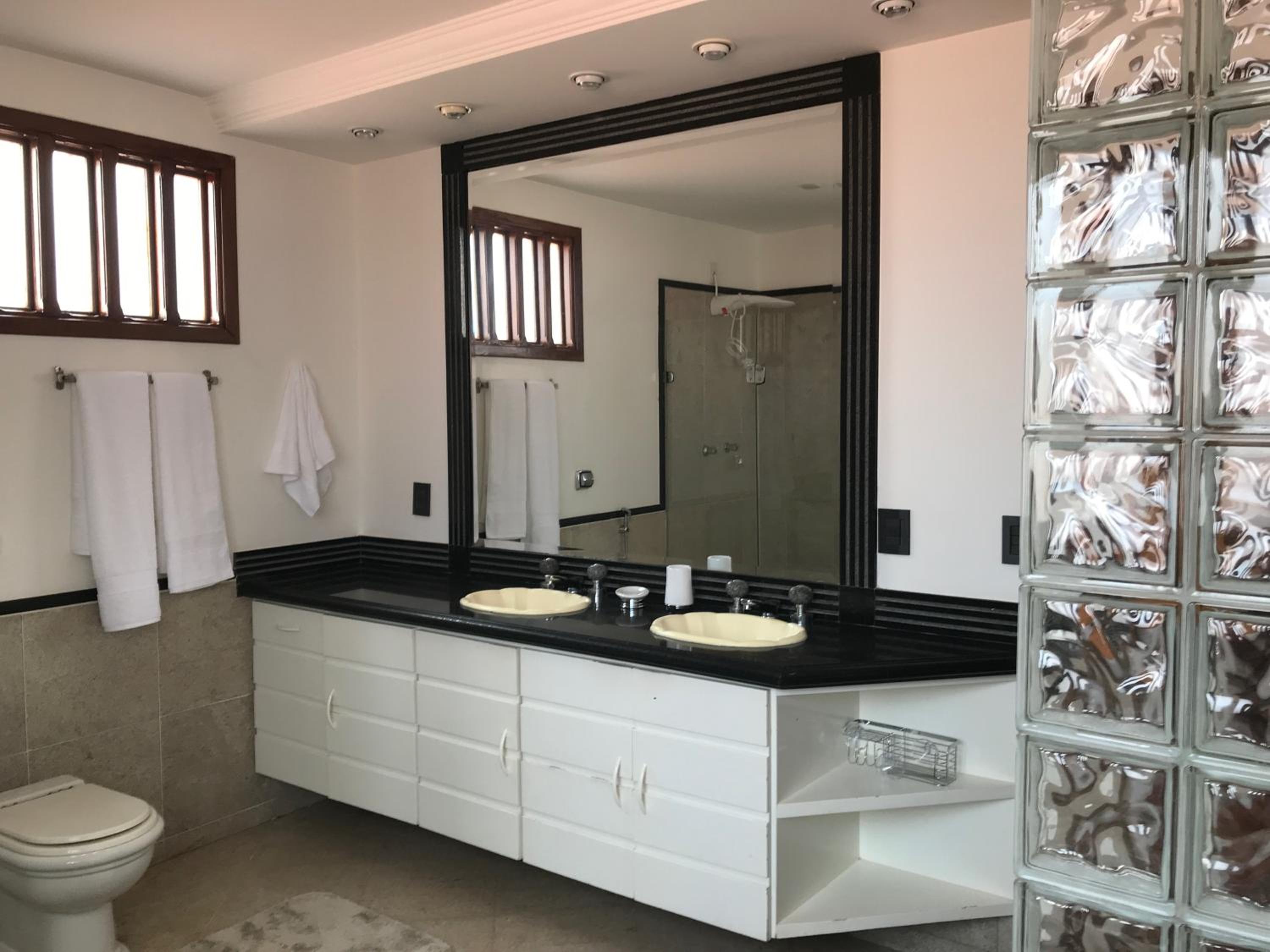 Deluxe King Suite with Balcony - Photo 8