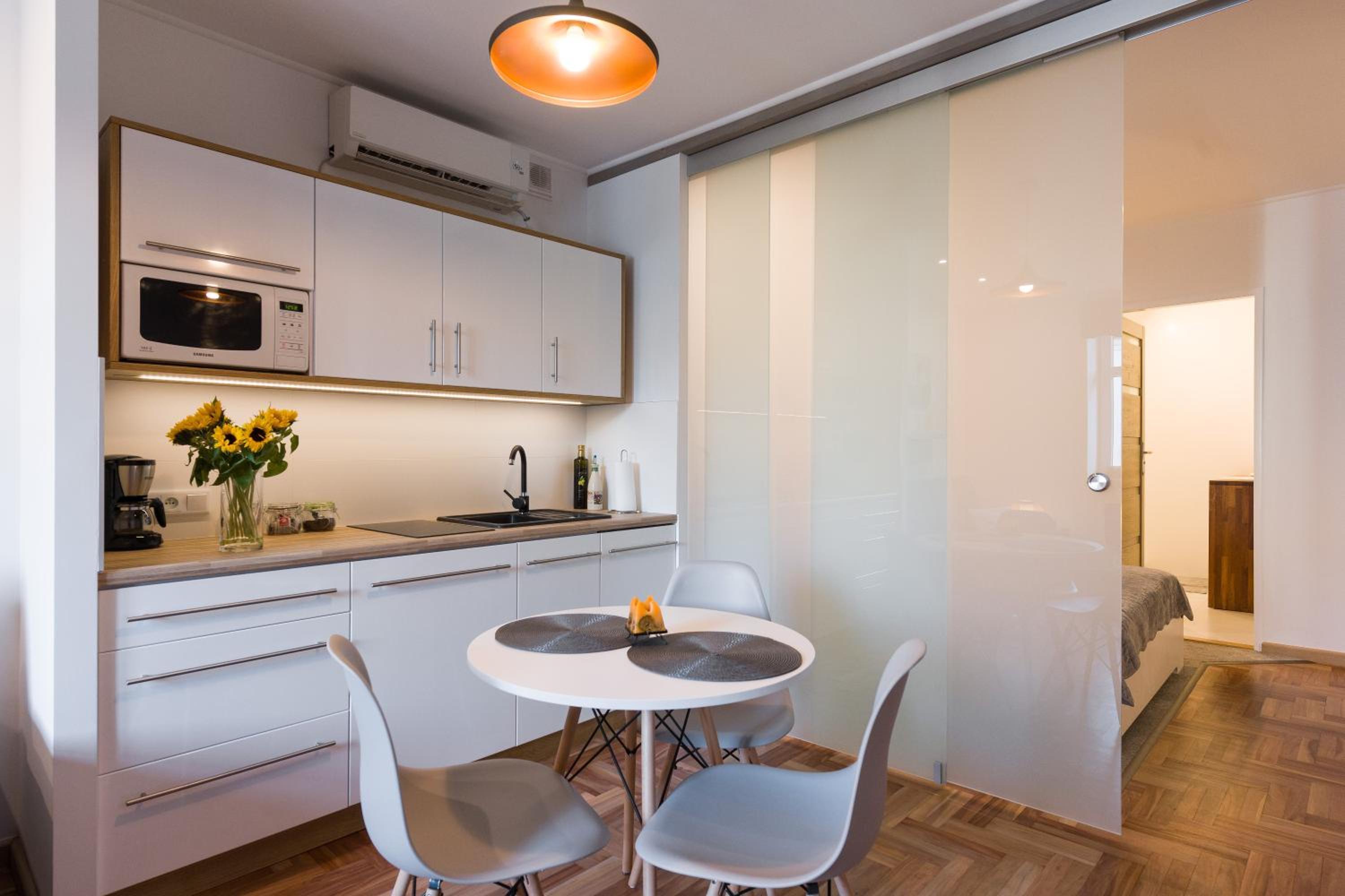 Studio Apartment - Photo 16
