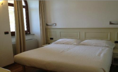 Double or Twin Room with Sea View