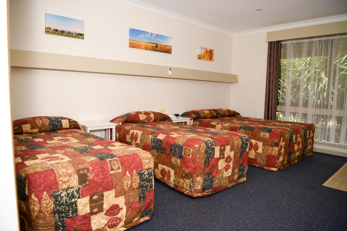 Family Room - Photo 6