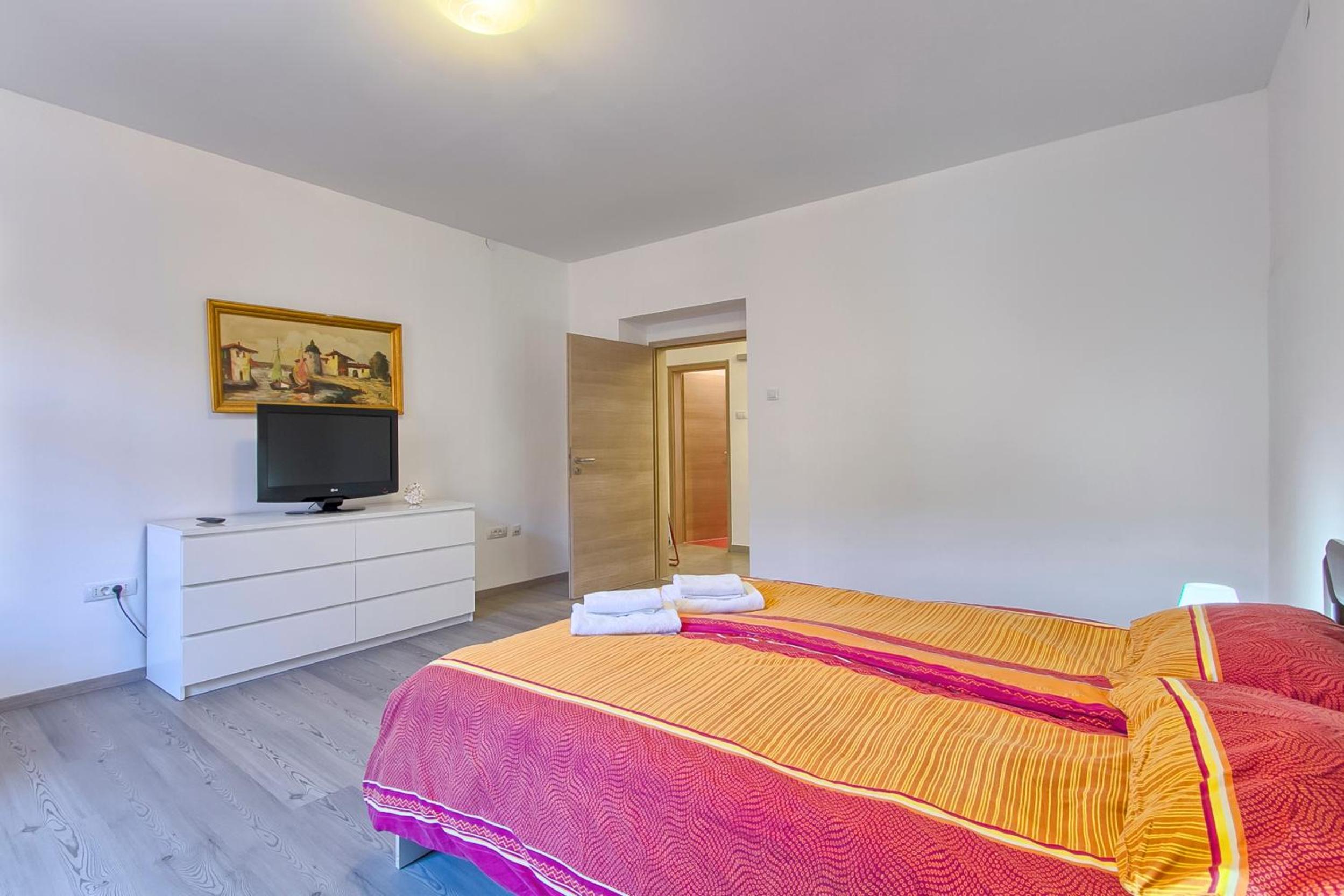 Three-Bedroom Apartment - Photo 21