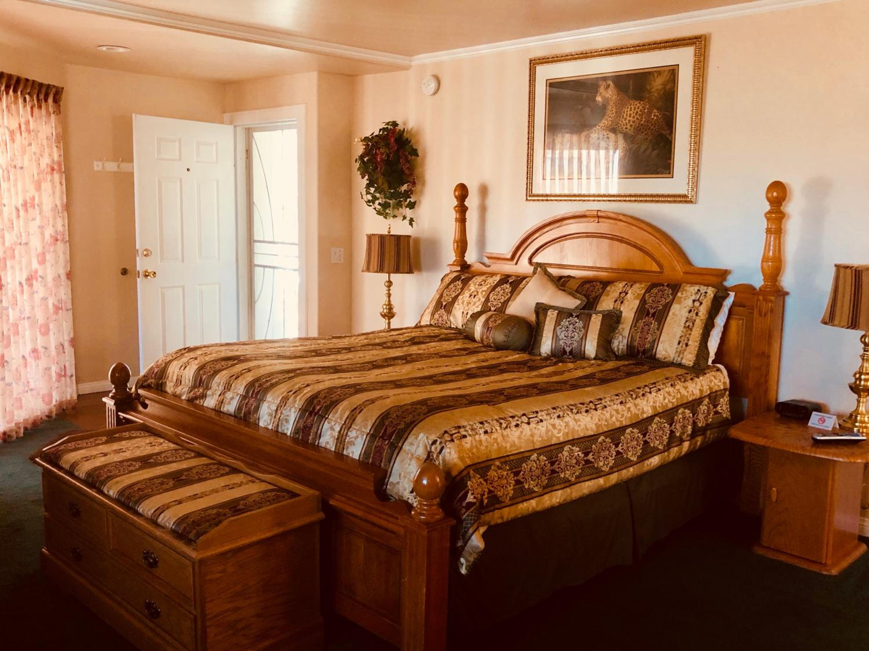 Deluxe King Room photo 1