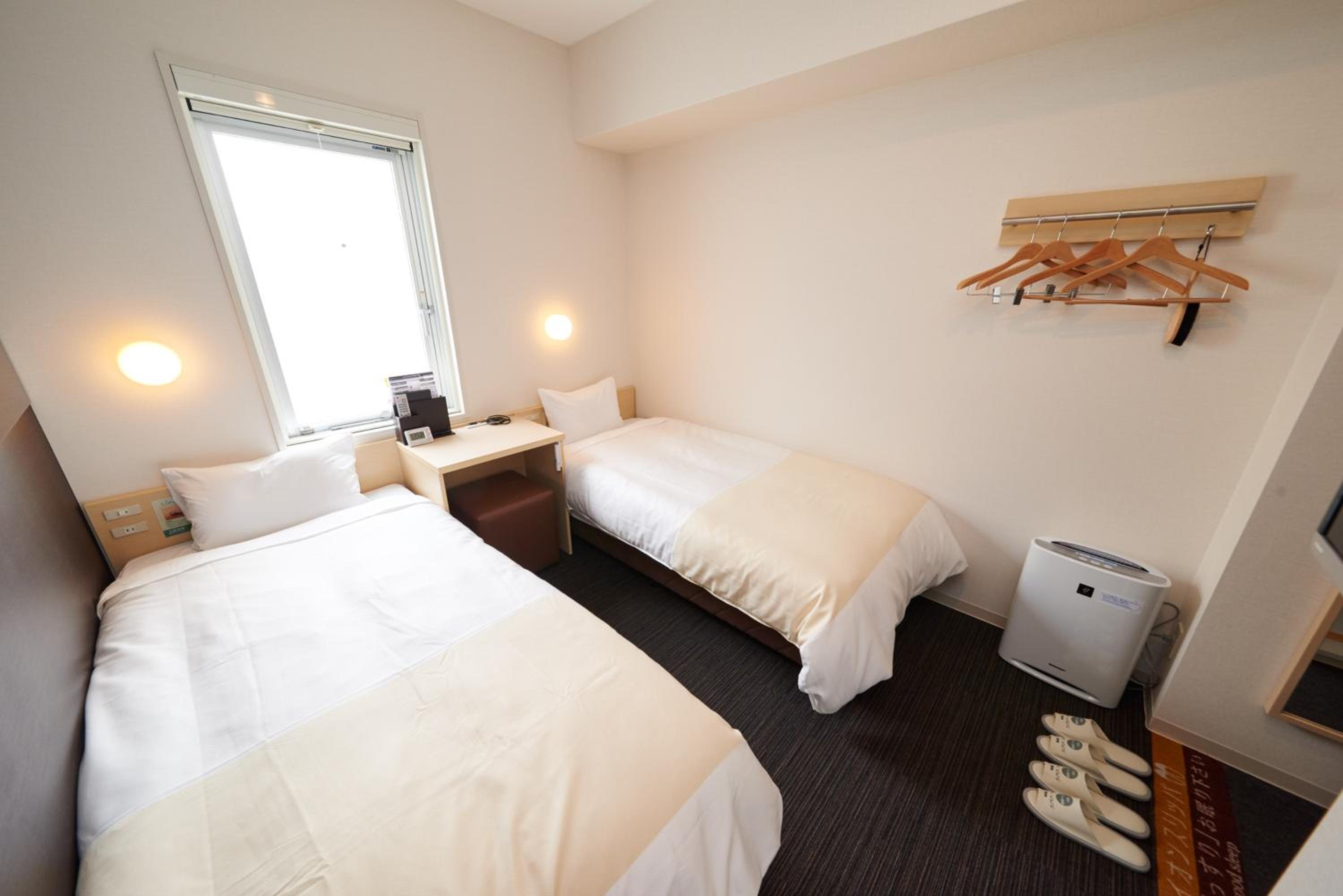 Economy Twin Room - Non-Smoking - Photo 2