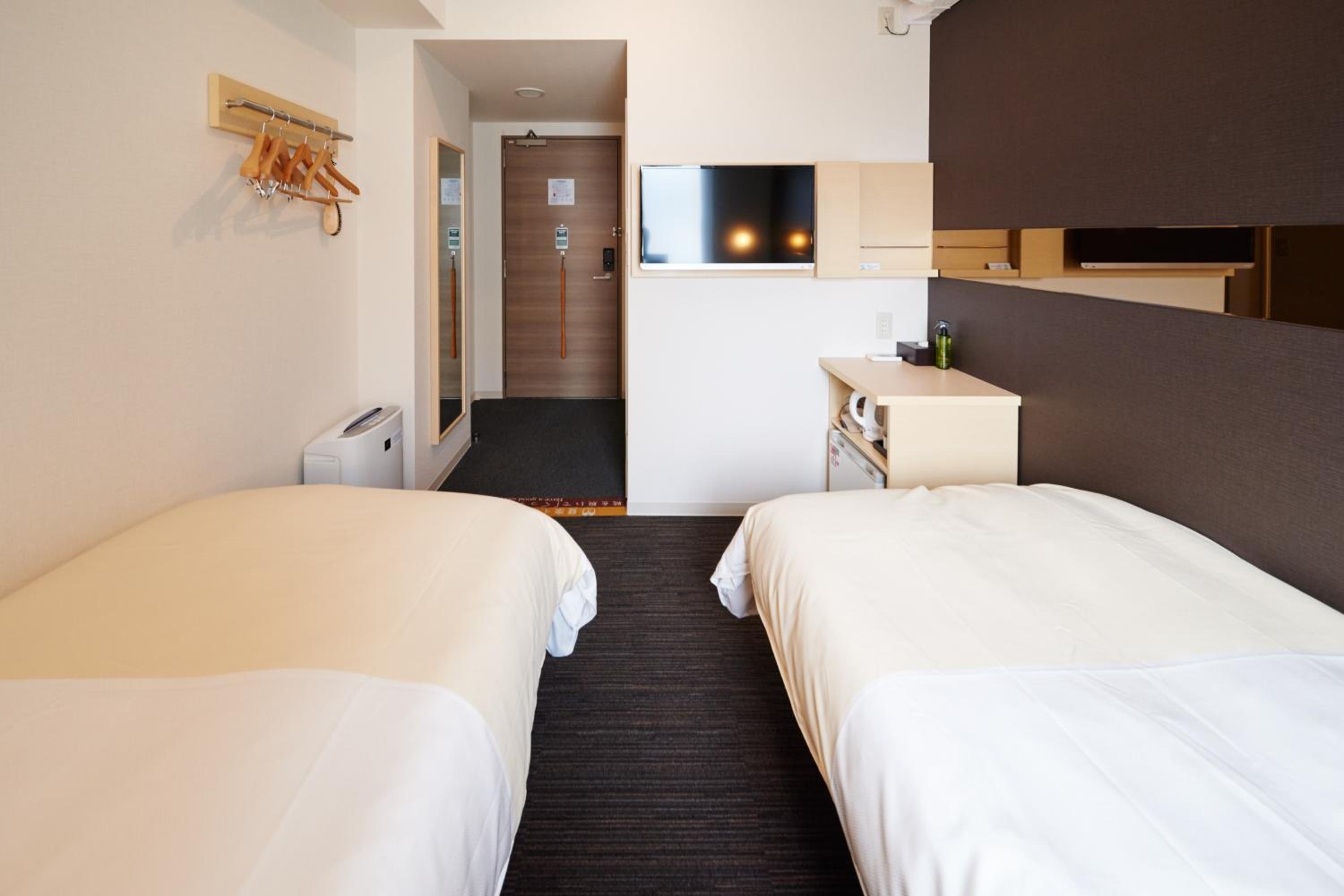 Economy Twin Room - Non-Smoking - Photo 3