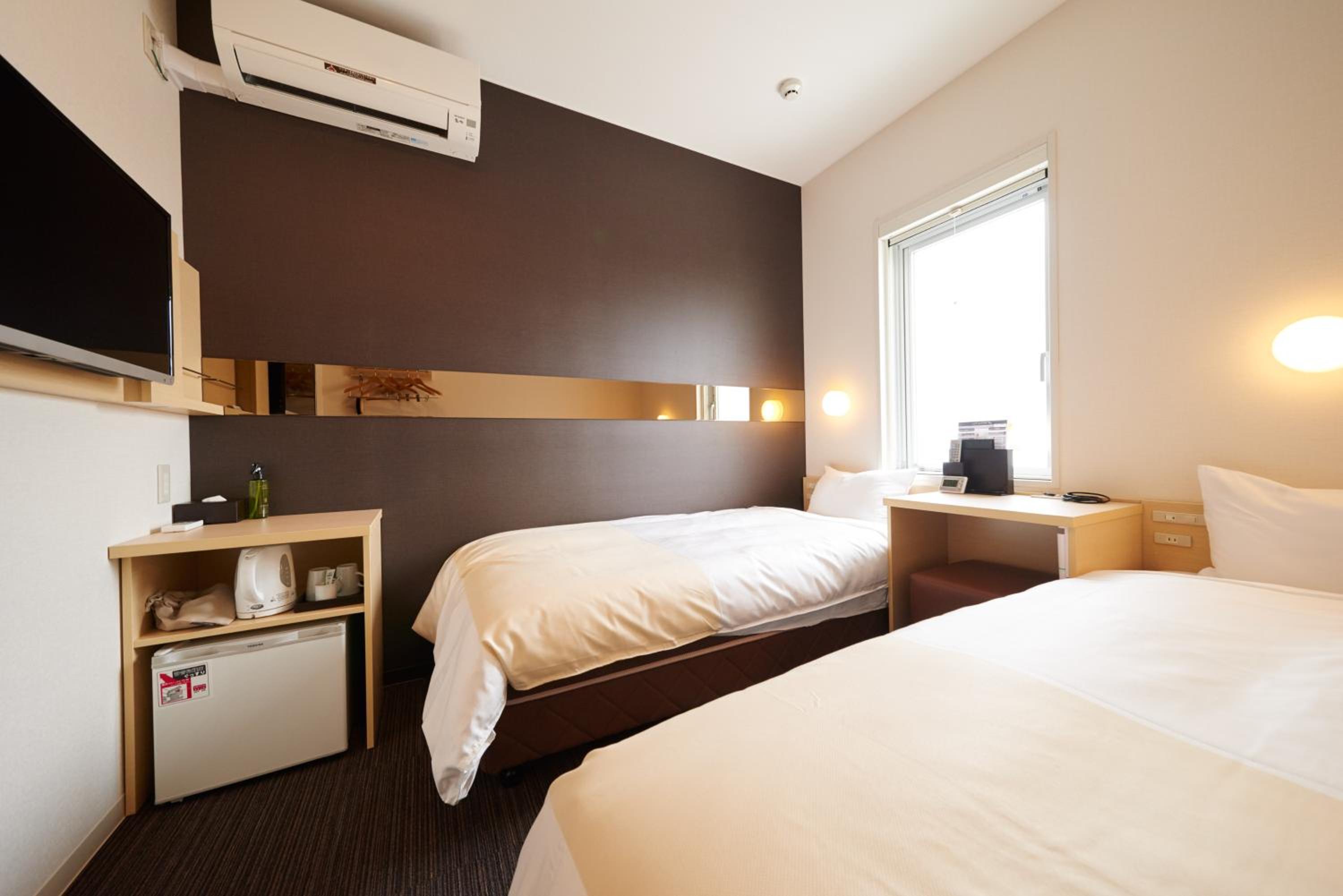 Economy Twin Room - Non-Smoking - Photo 7