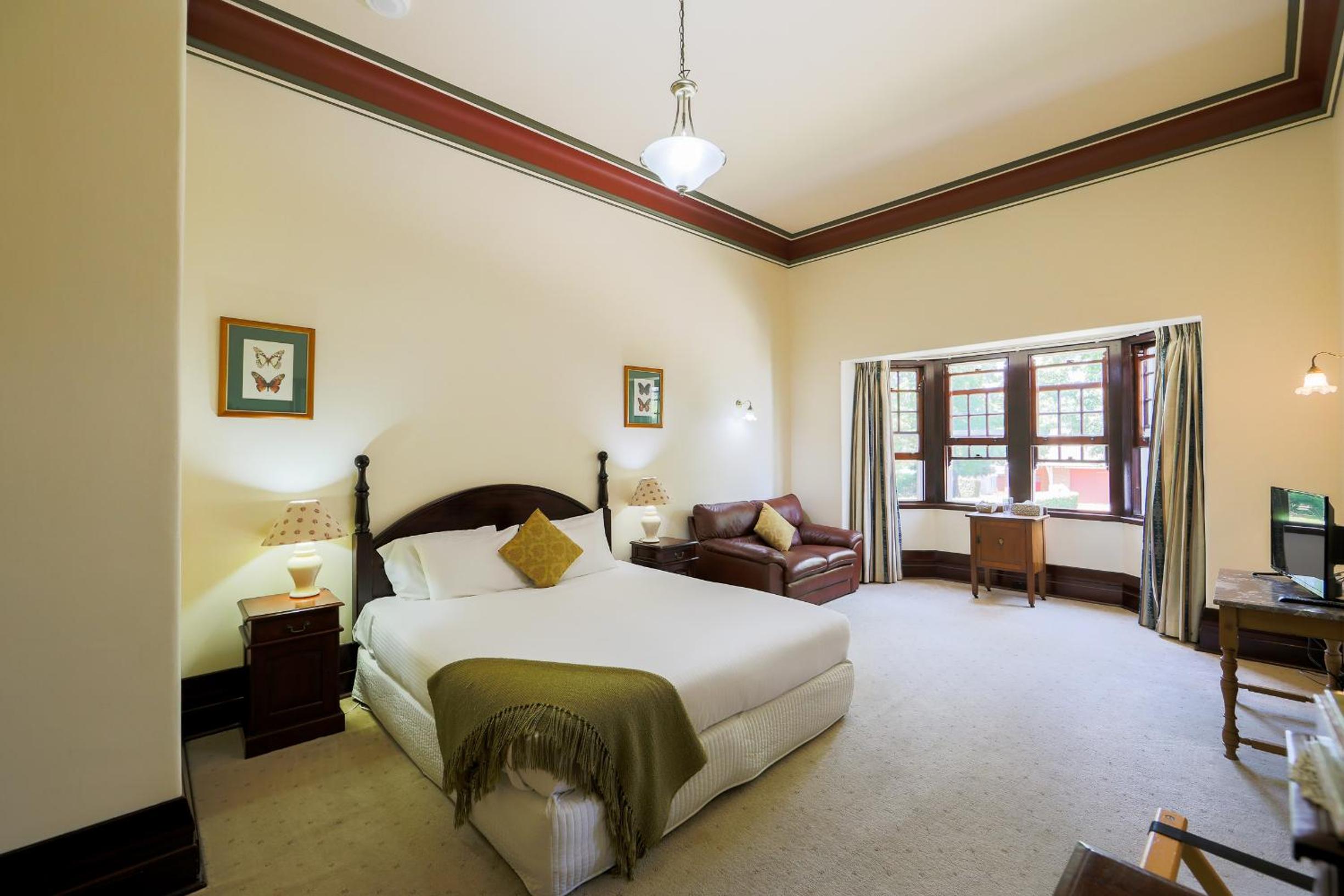 Deluxe Suite with Spa Bath photo 3