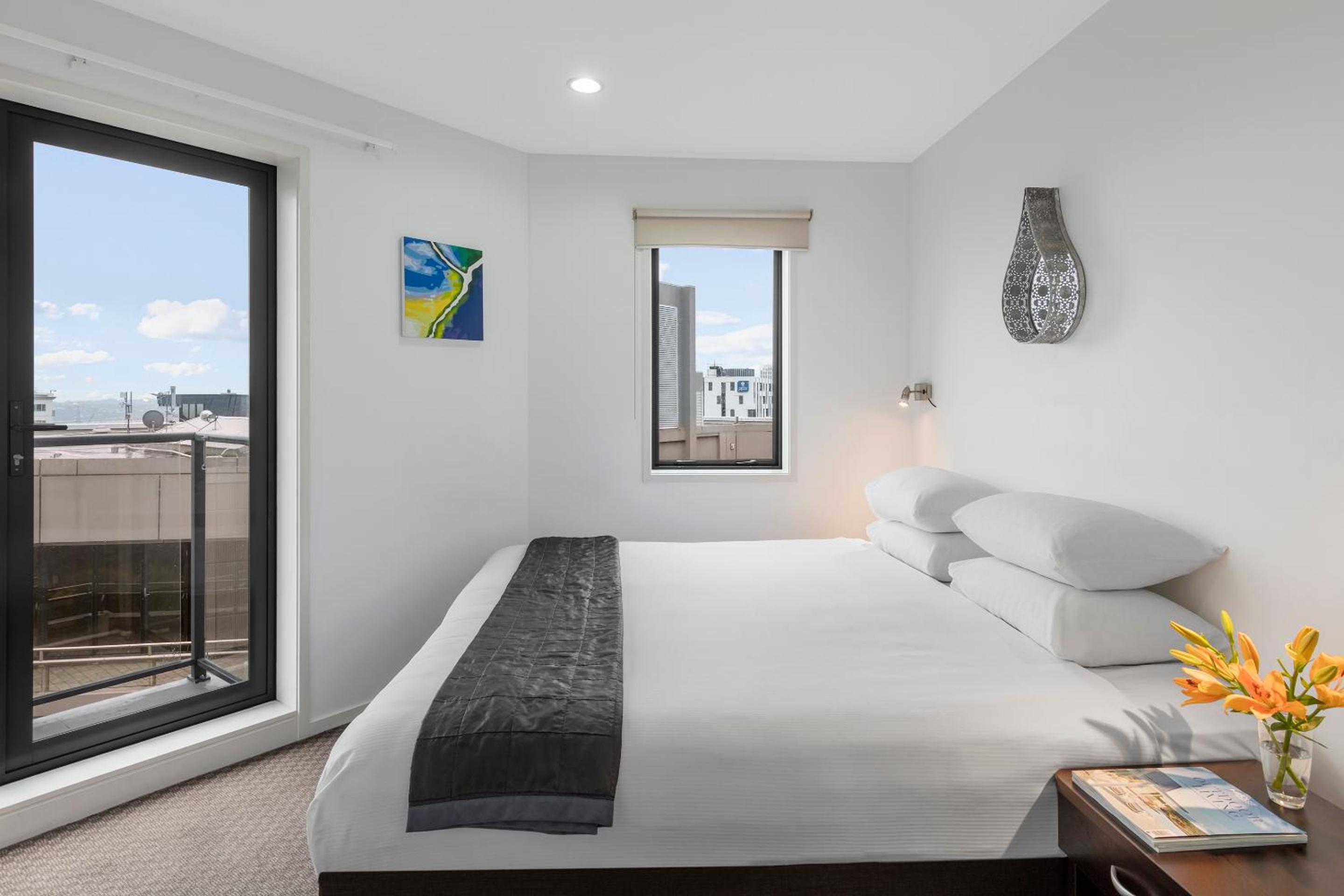 Two-Bedroom Apartment with View - Photo 1