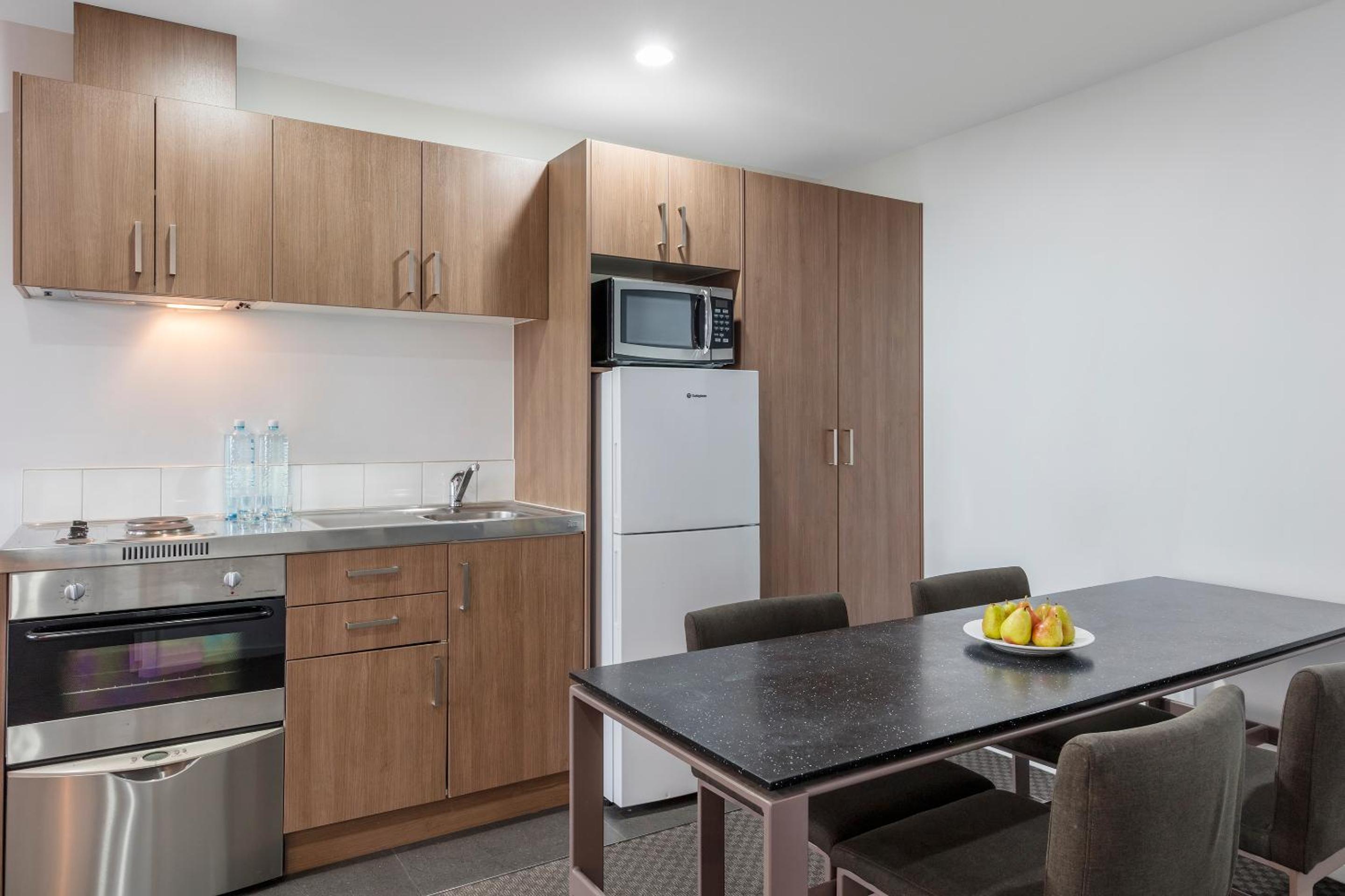 Deluxe Two-Bedroom Apartment - Photo 2
