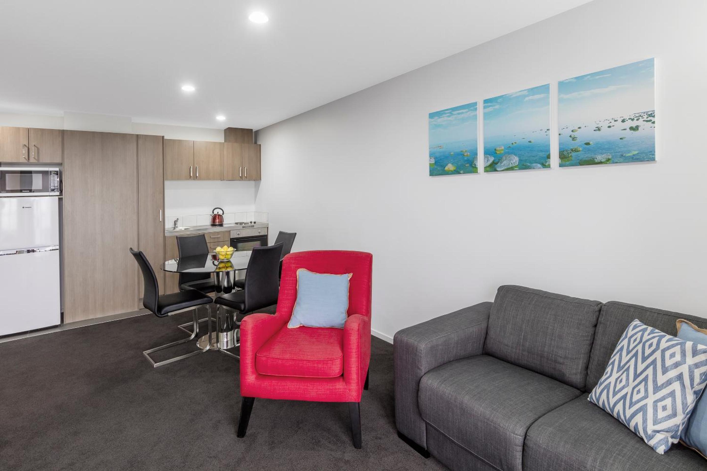 One-Bedroom Apartment with View - Photo 7
