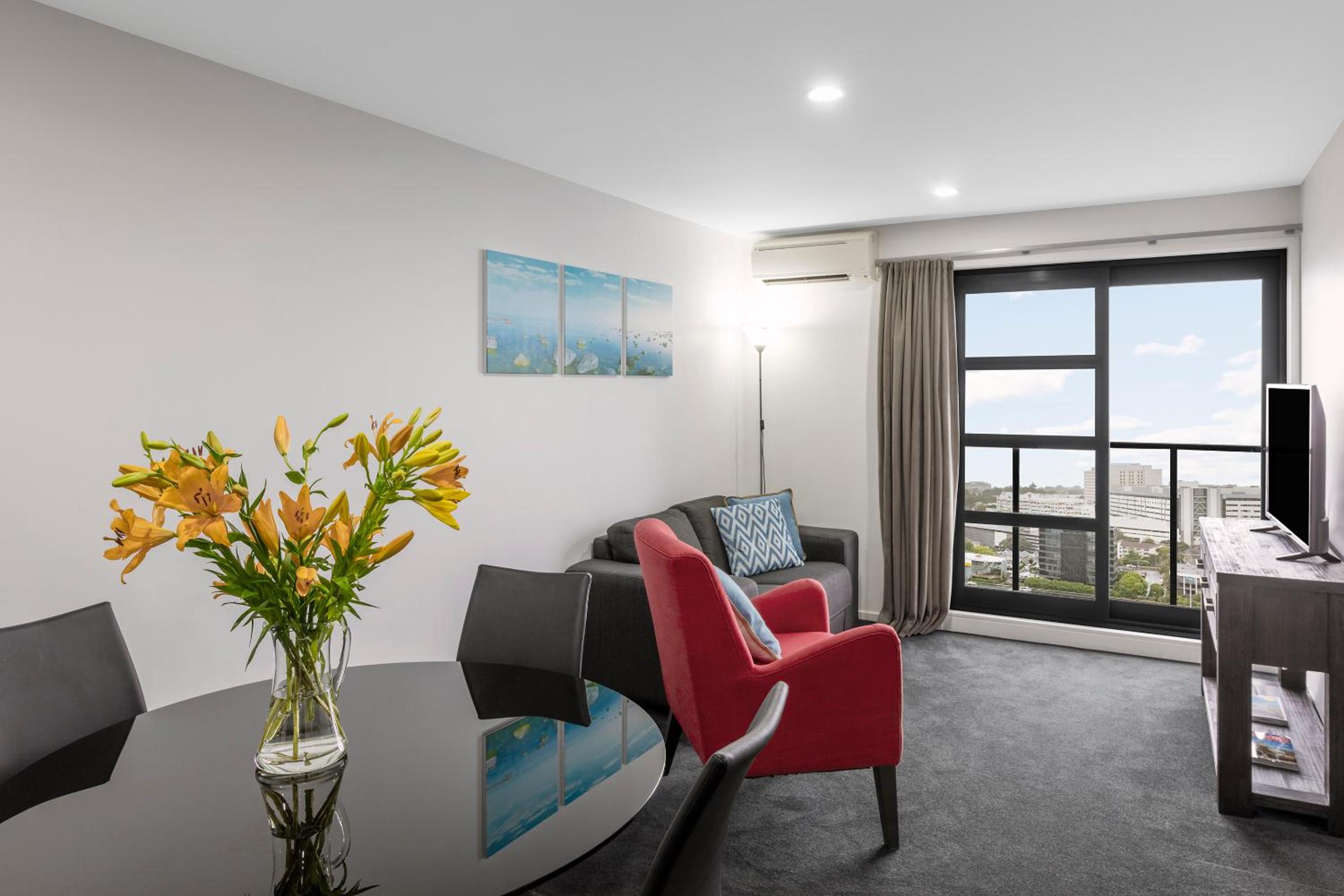 One-Bedroom Apartment with View - Photo 8