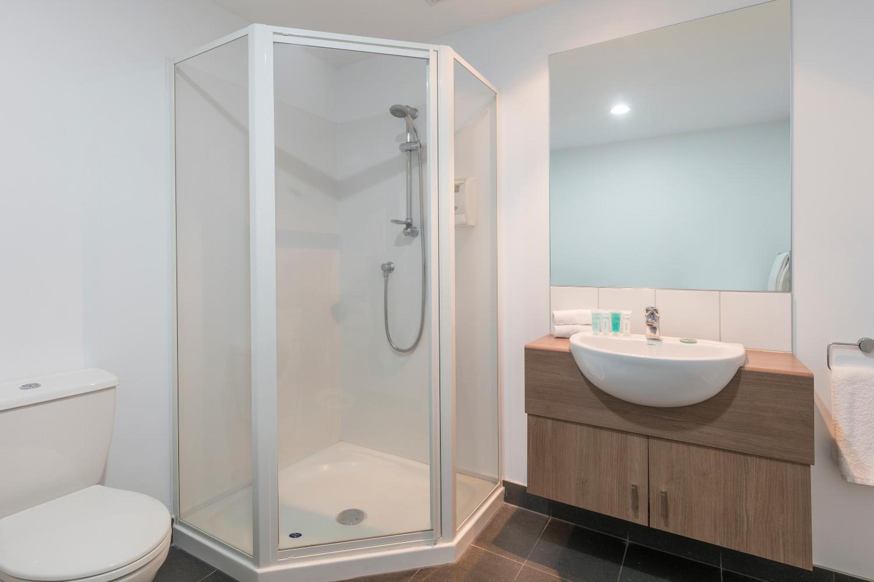 One-Bedroom Apartment - Photo 2