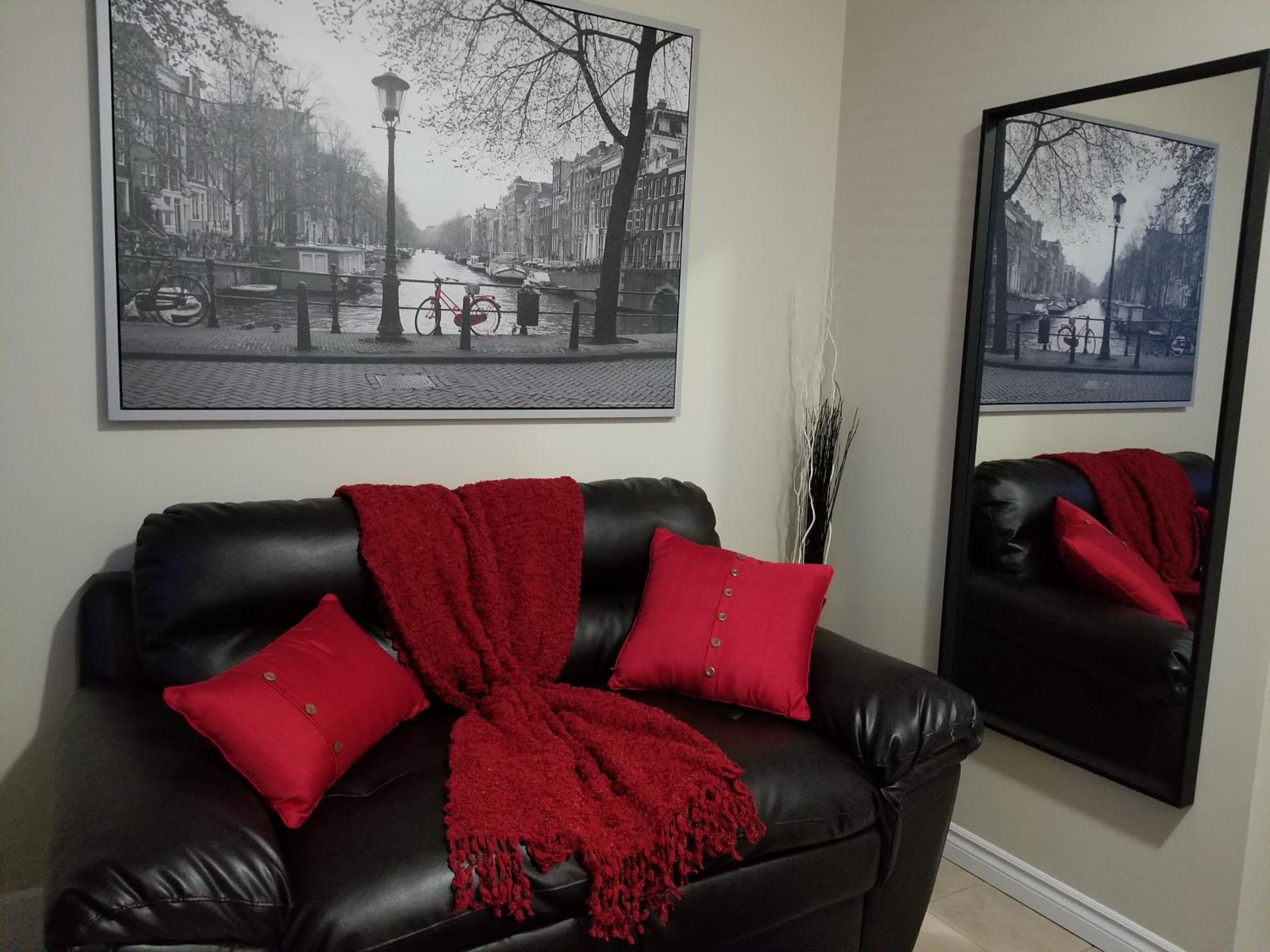 One-Bedroom Apartment photo 2