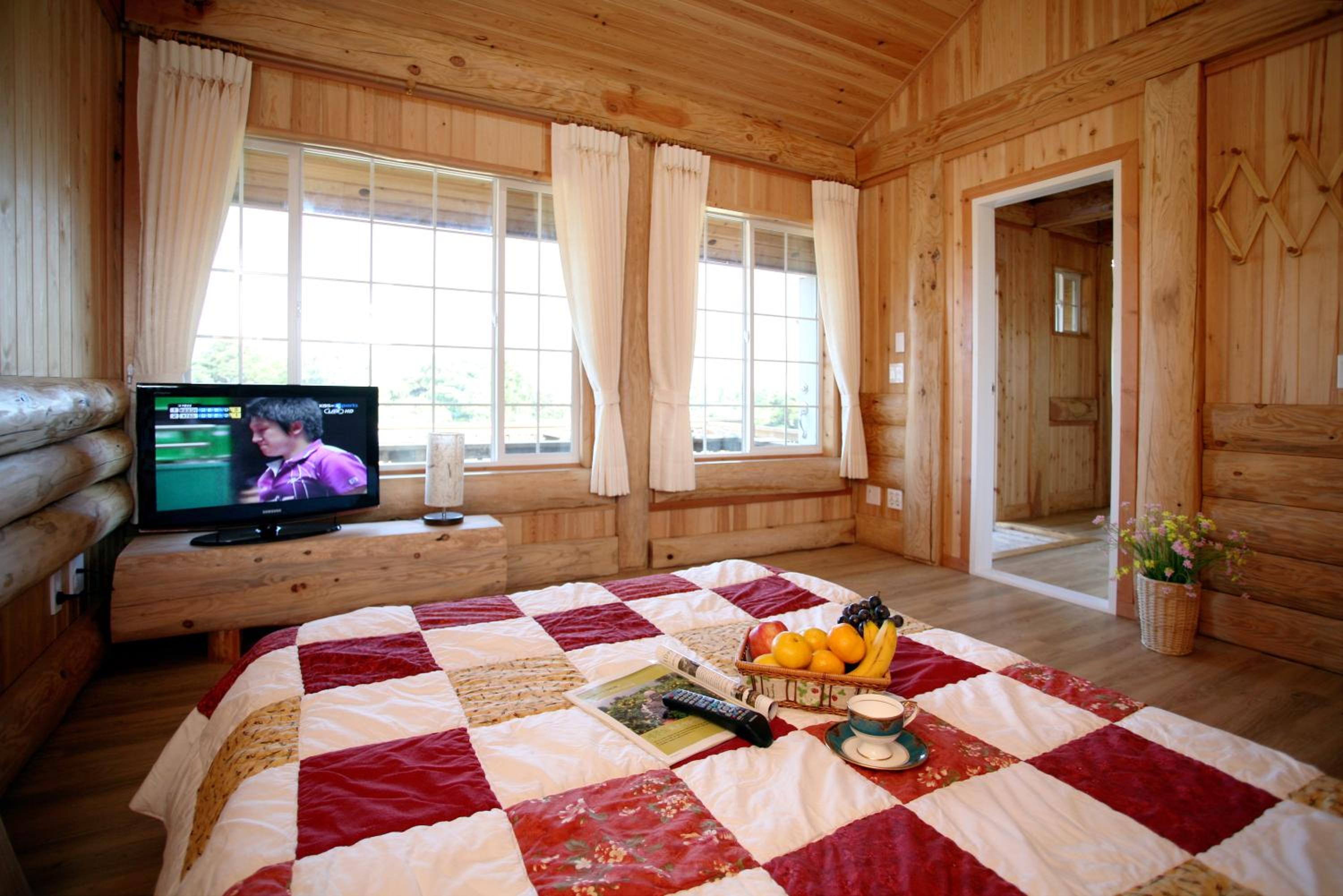 Three-Bedroom House - Photo 3