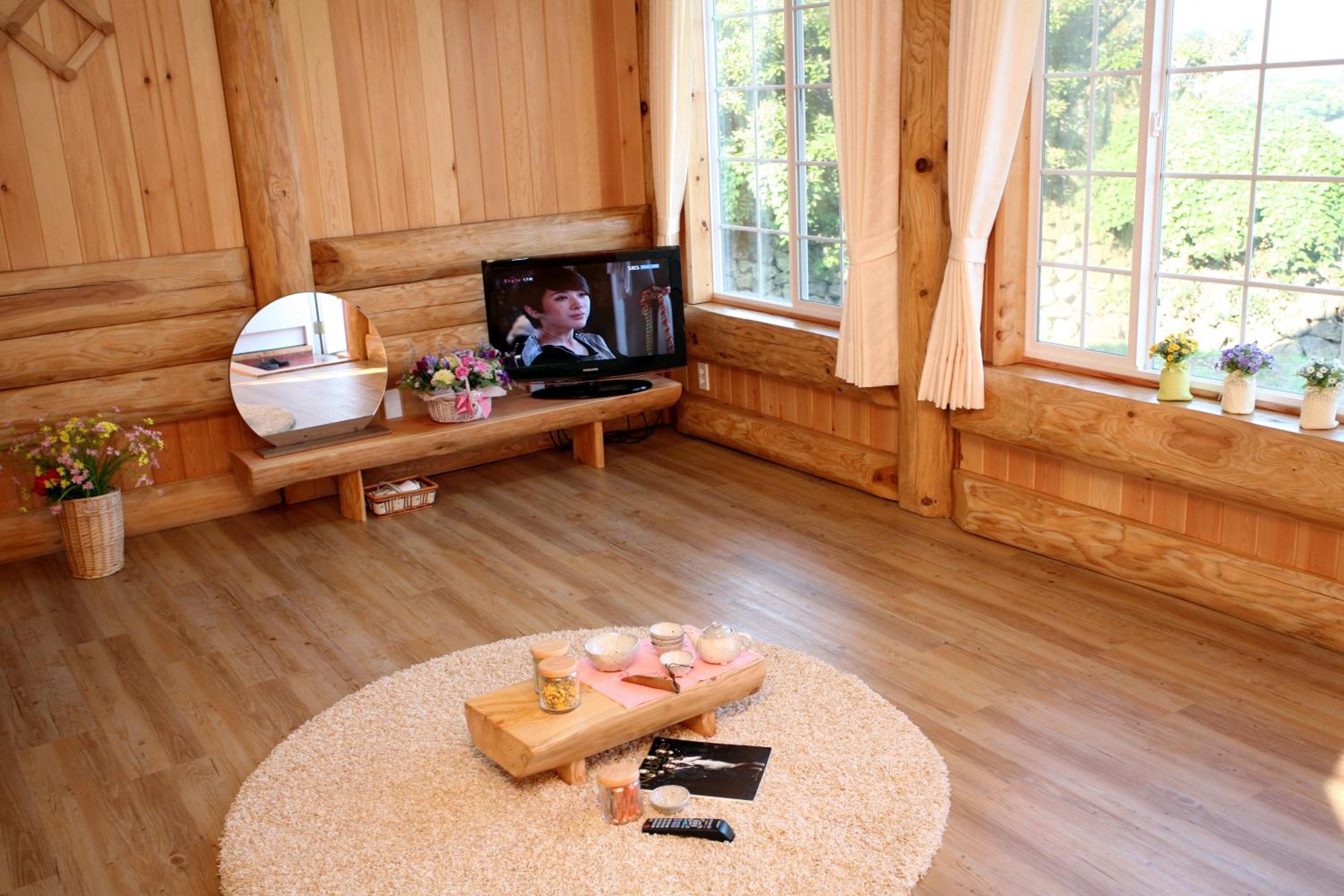 Three-Bedroom House - Photo 4