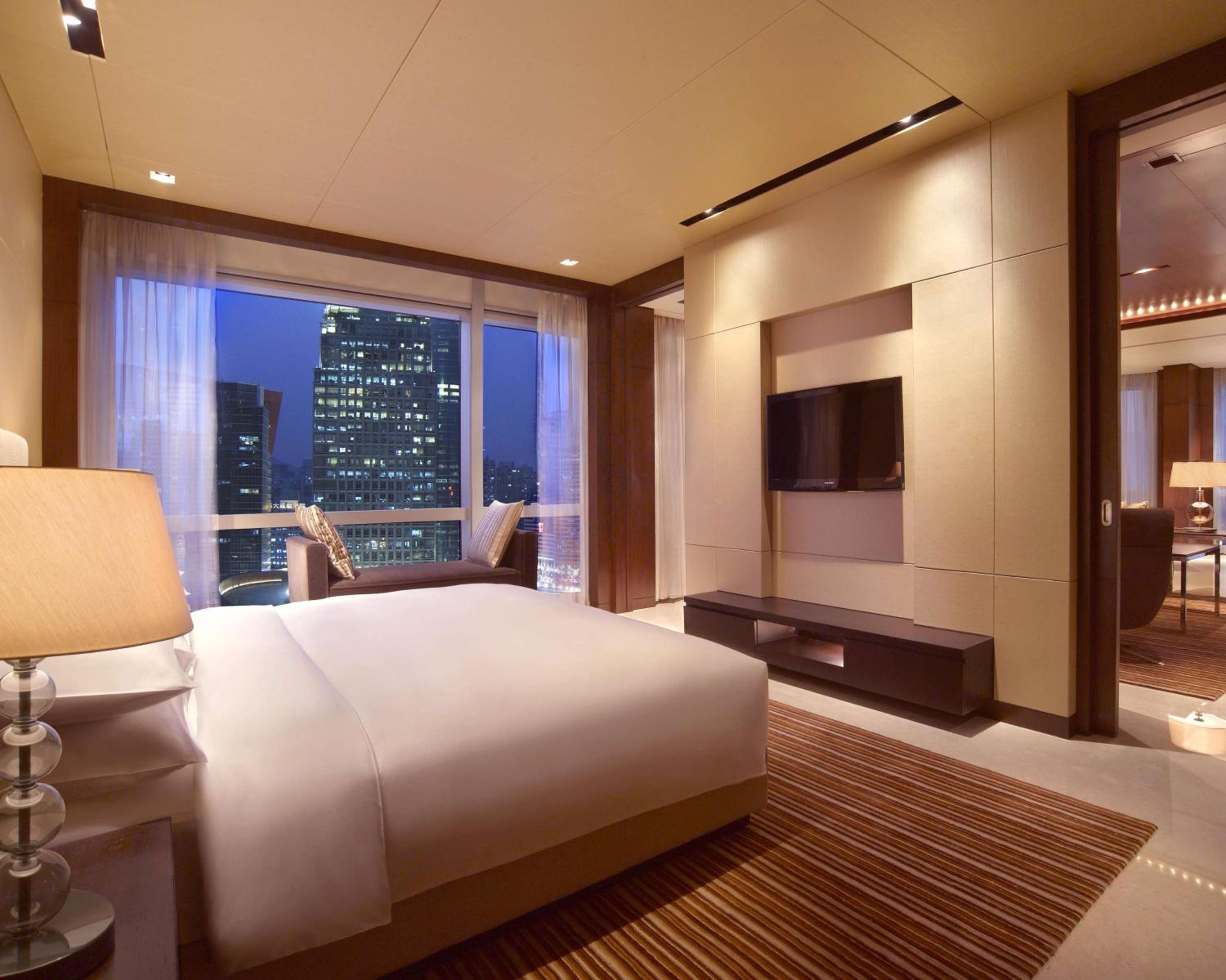 Premier King Suite - Photo 1