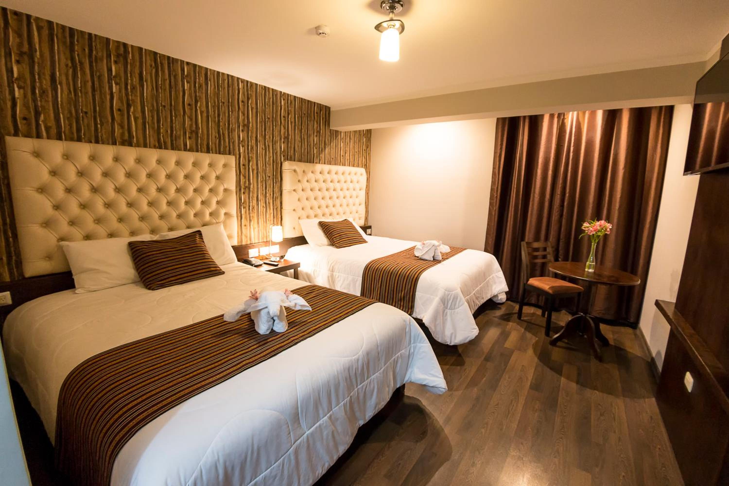 Queen Room with Two Queen Beds photo 2