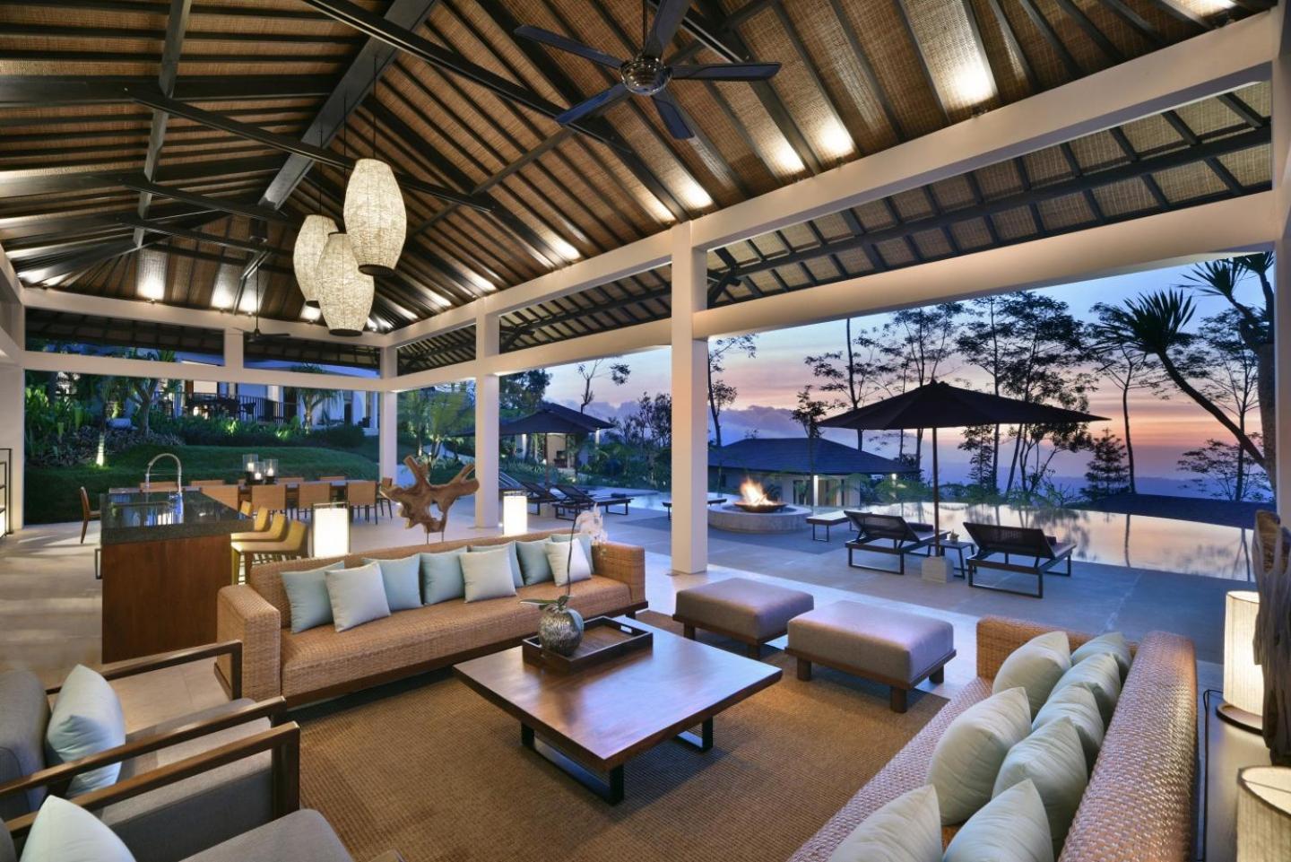 Five-Bedroom Villa photo 3