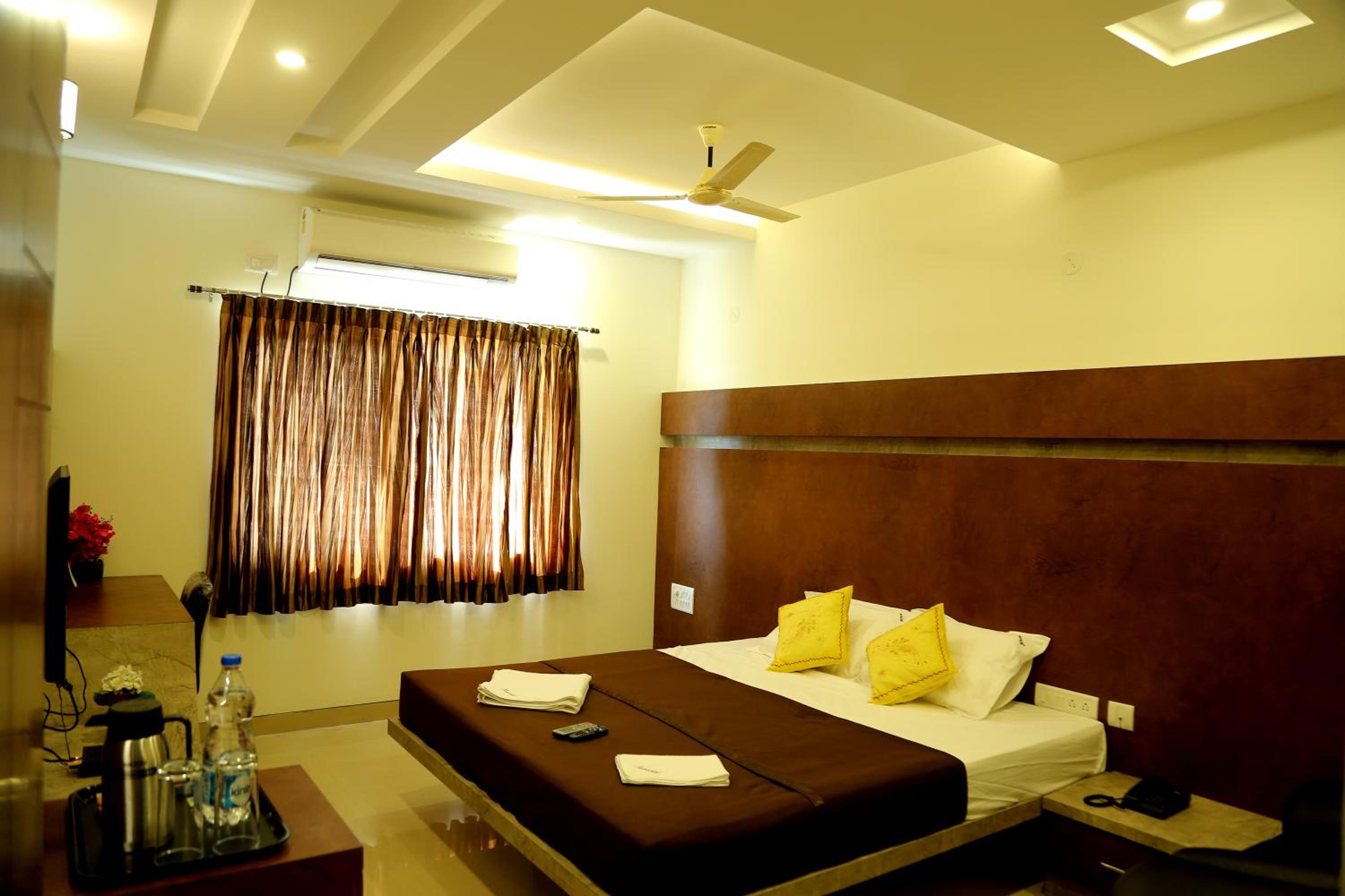 Deluxe Room - Photo 2