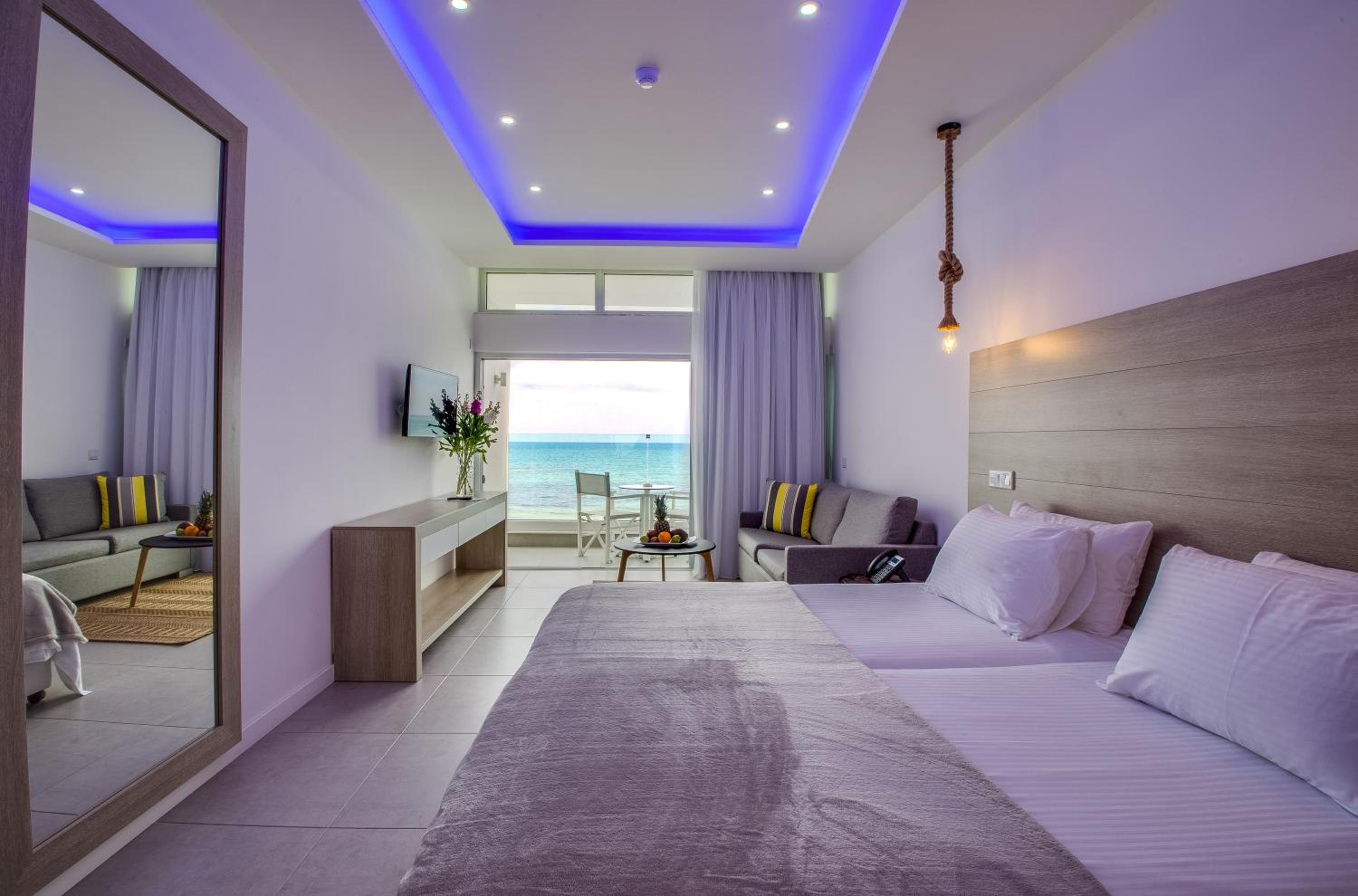 Deluxe Double Room with Balcony and Sea View