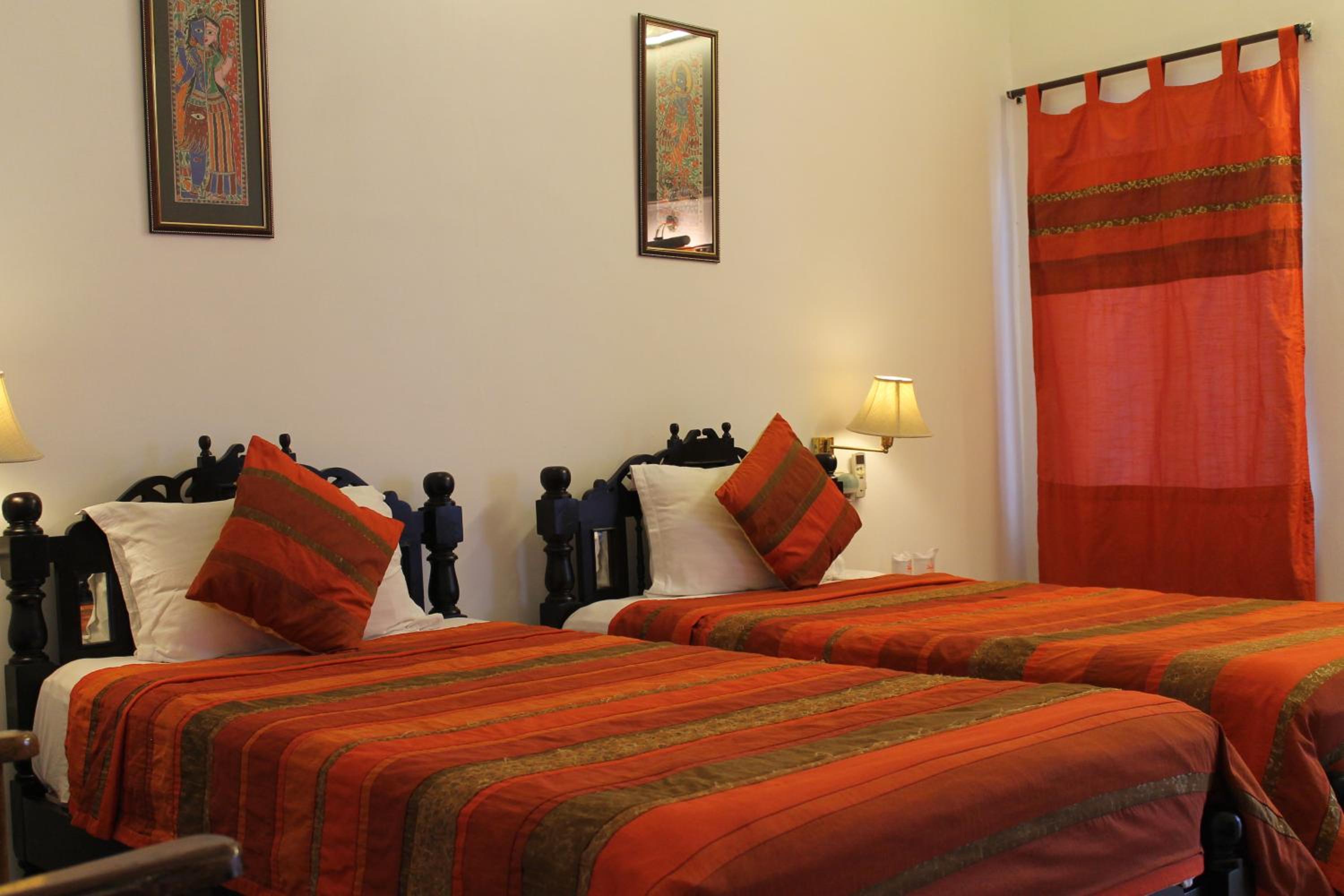 Deluxe Double or Twin Room Non lake Facing - Photo 6
