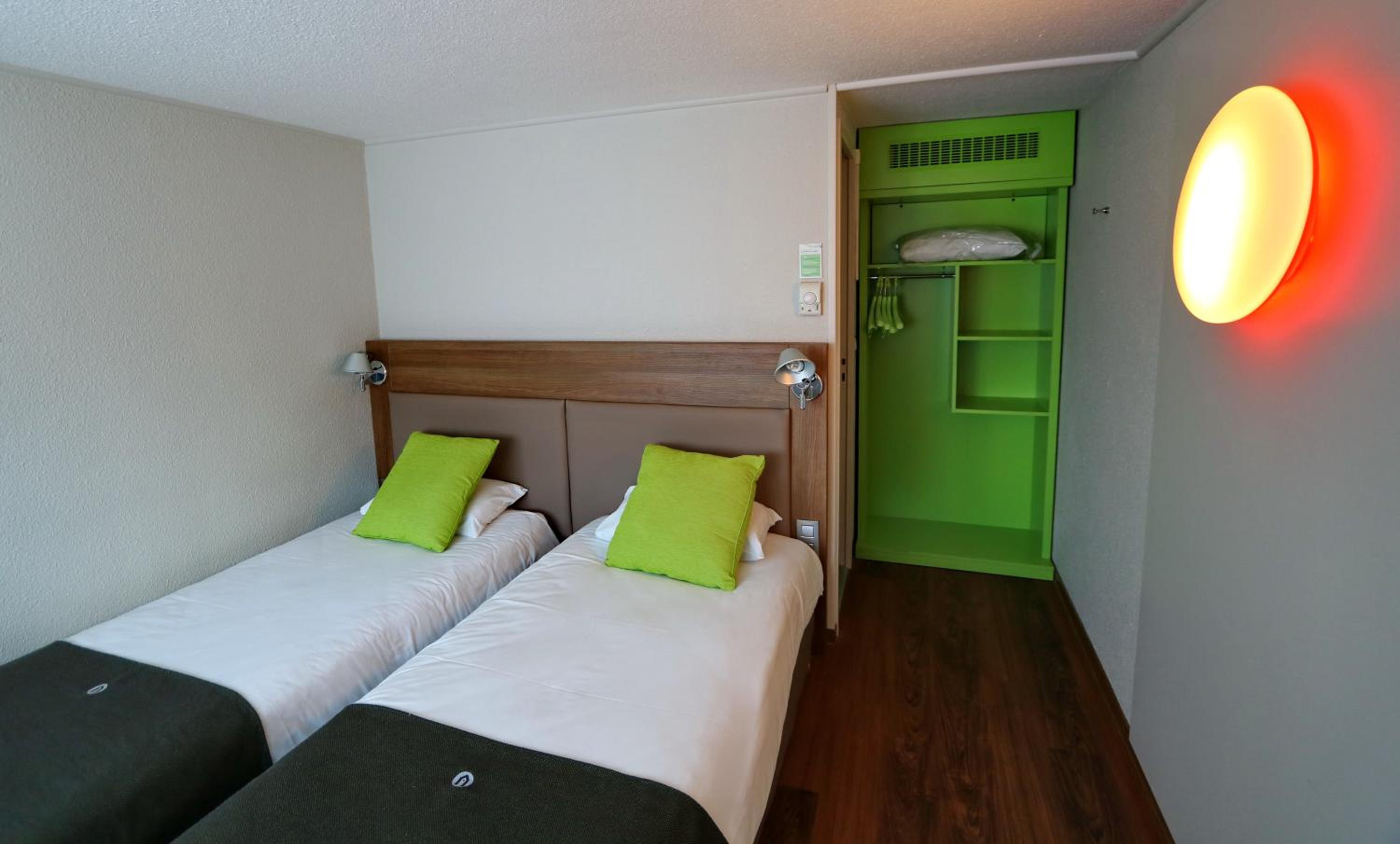Standard Twin Room - Photo 1
