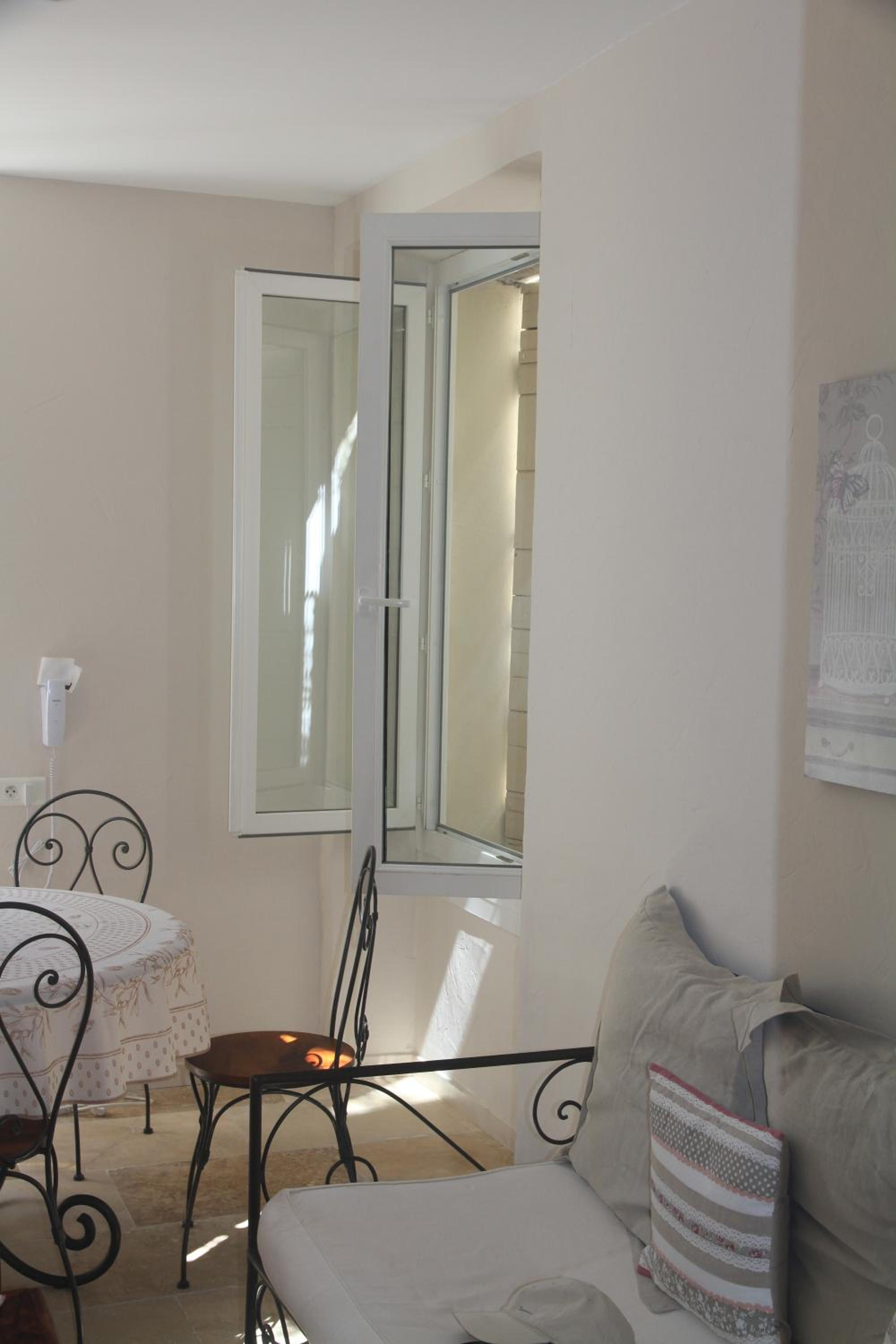 One-Bedroom Apartment with Terrace (2 Adults) photo 2