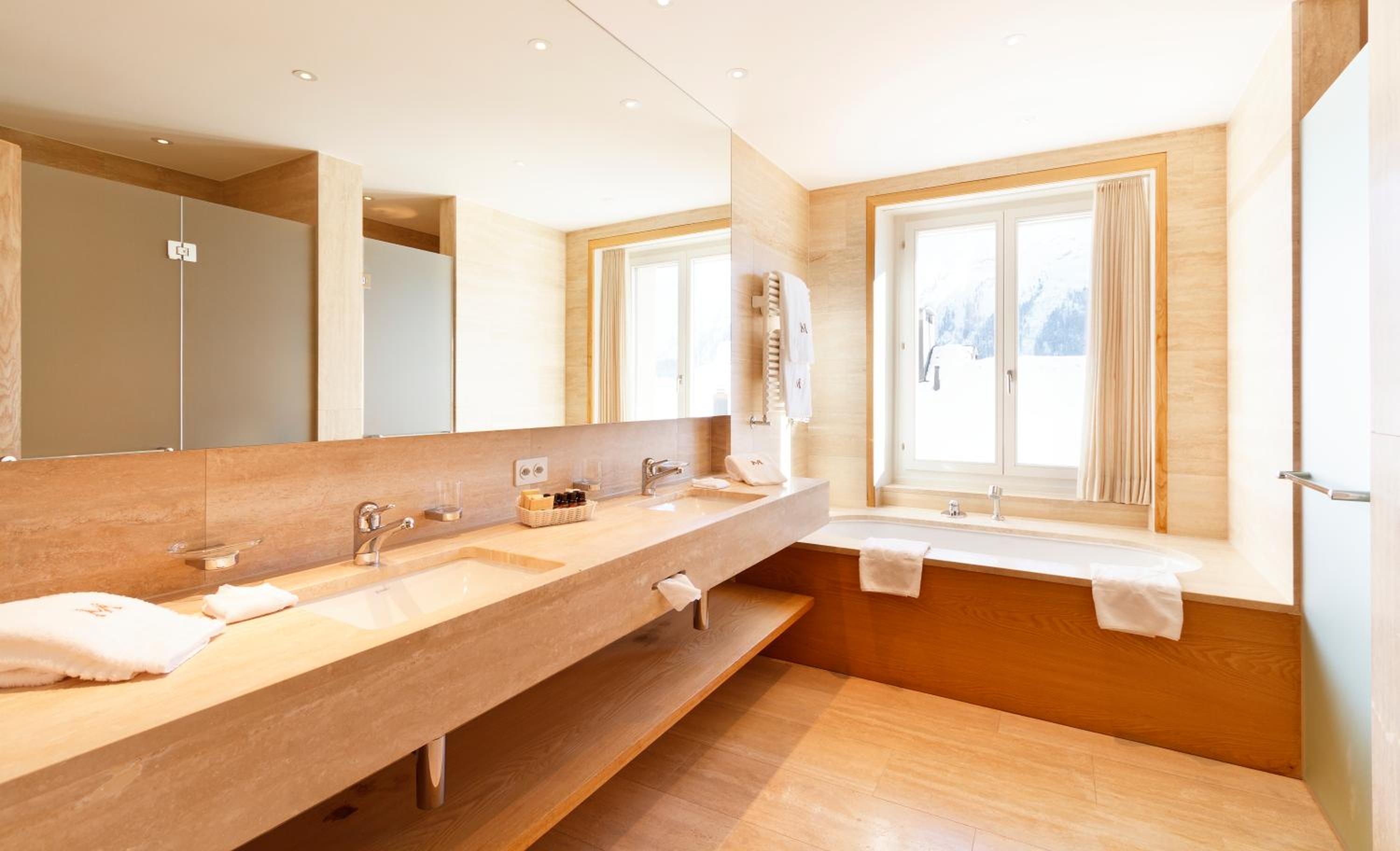 Deluxe Suite - Photo 3
