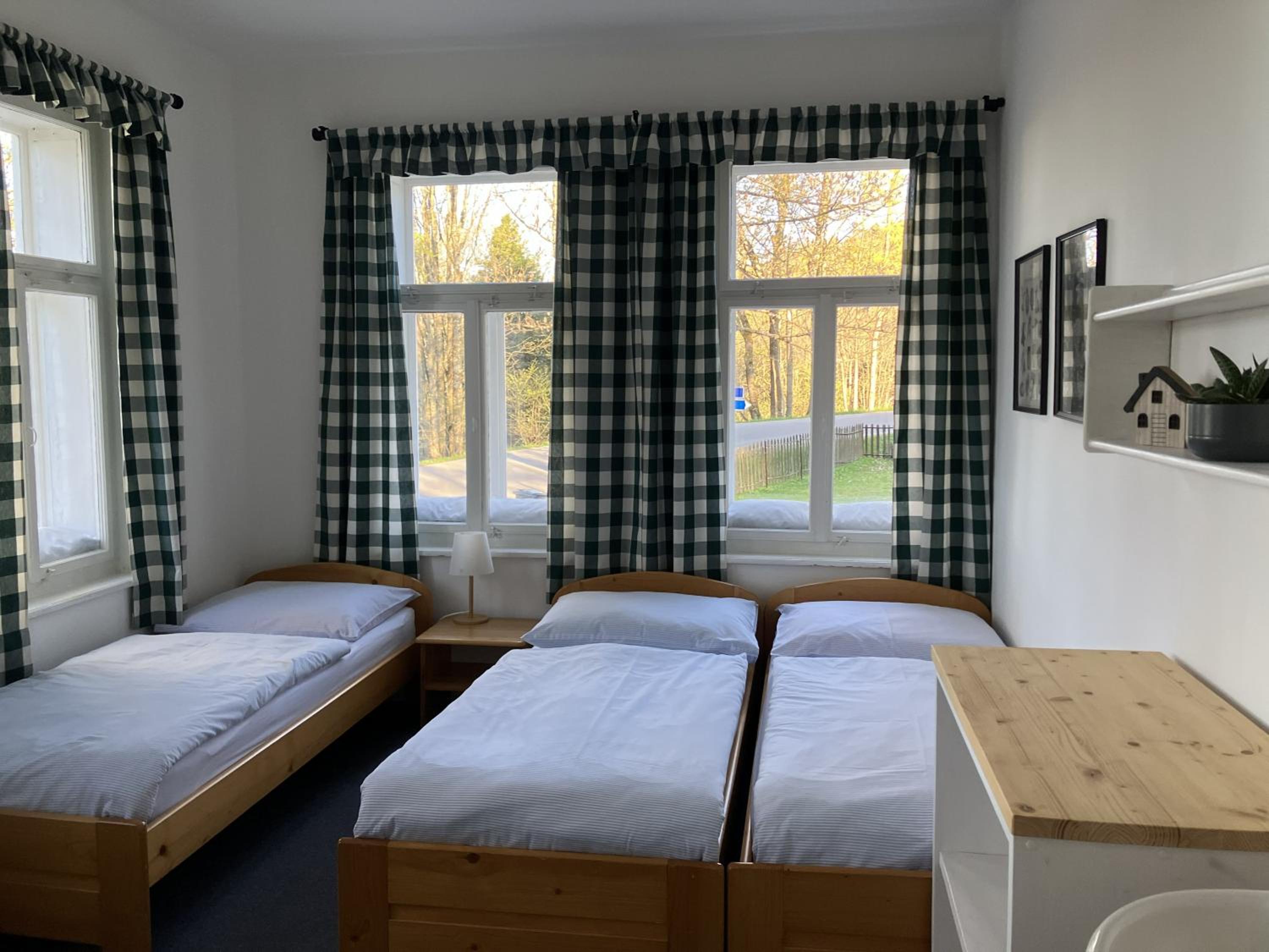 Quadruple Room - Disability Access photo 2