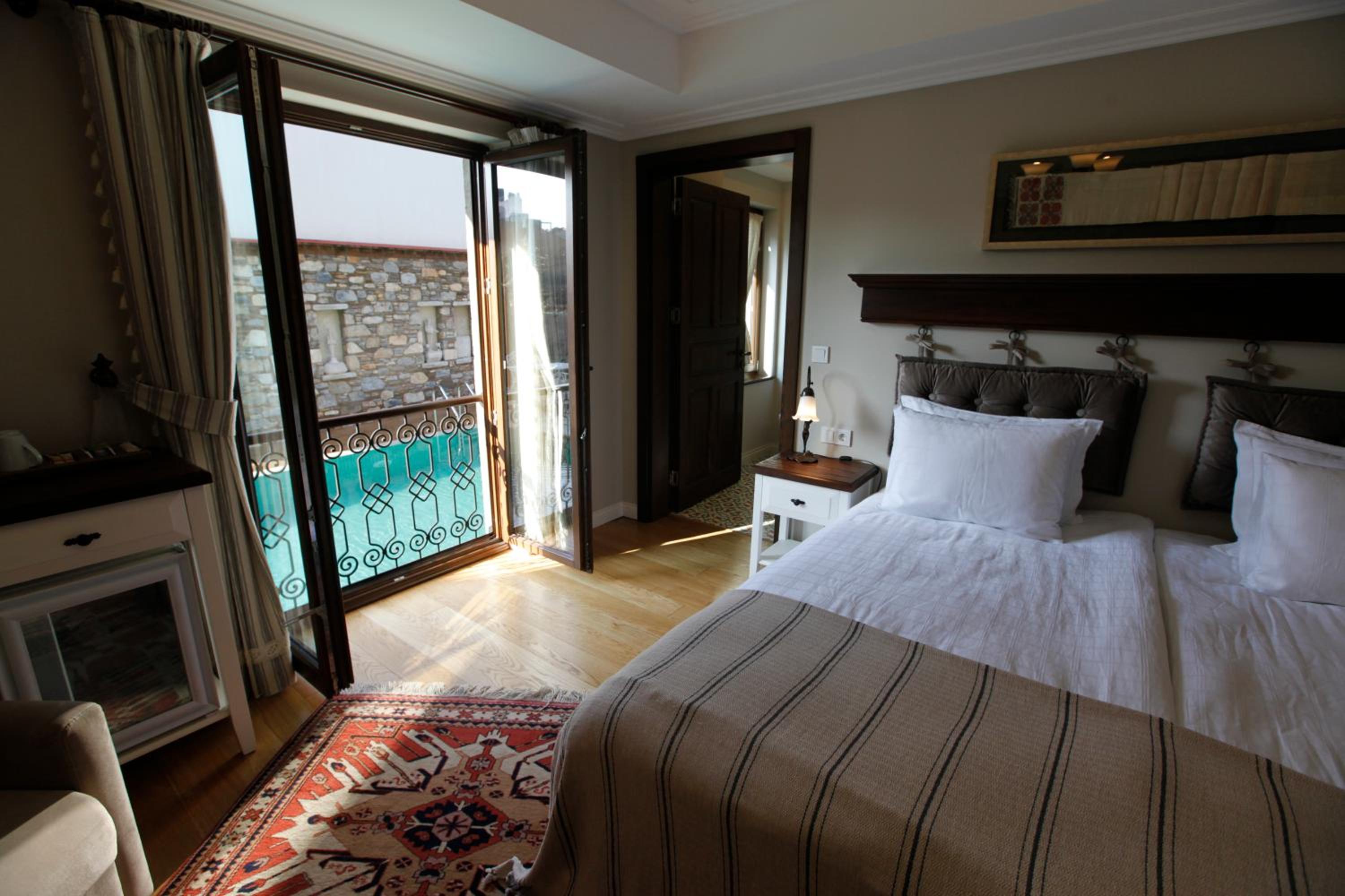 Deluxe Double or Twin Room with Pool View