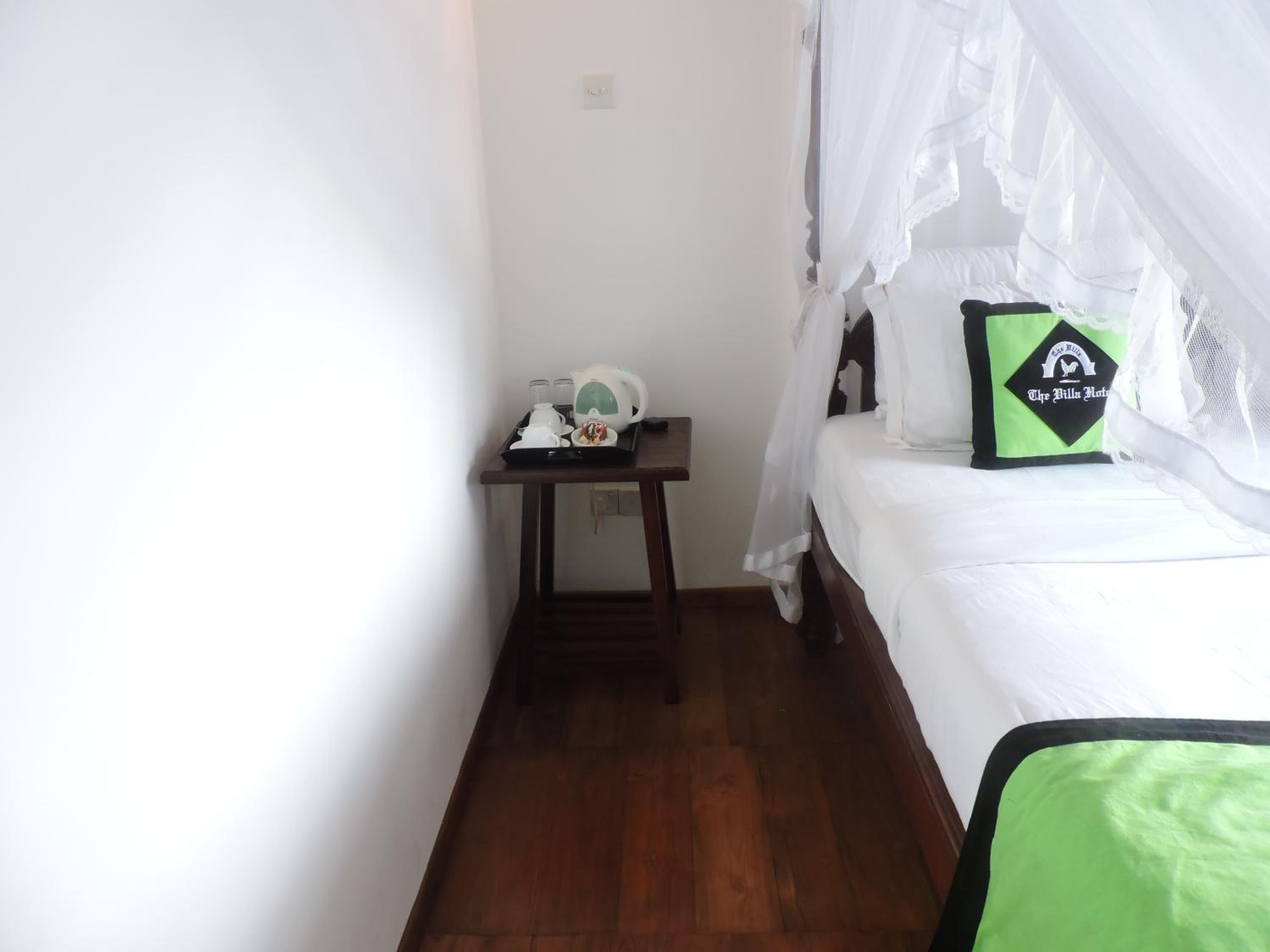 Standard King Room - Photo 5