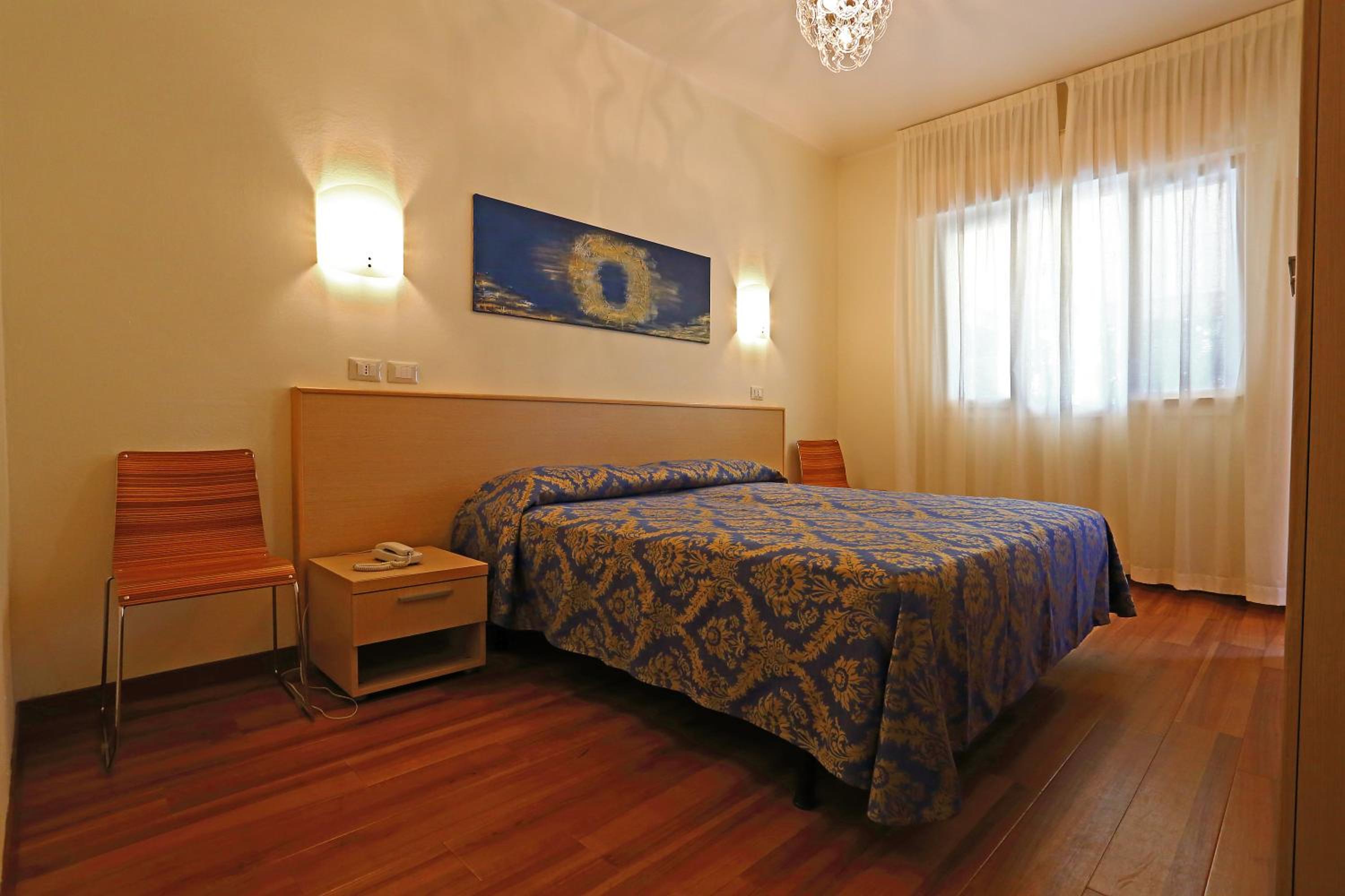 Double Room - Photo 7