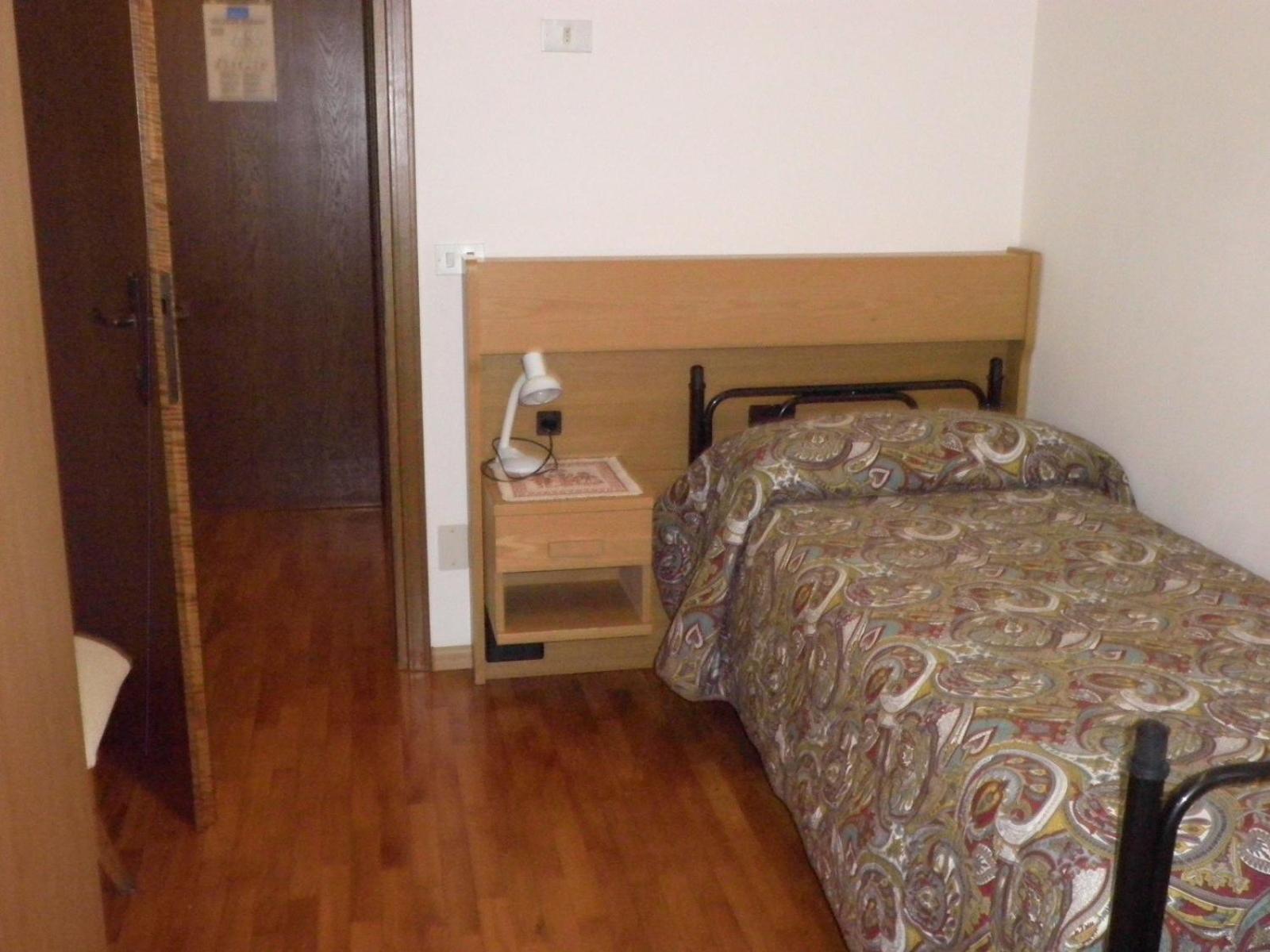 Two-Bedroom Apartment (3 Adults) - Attic photo 2