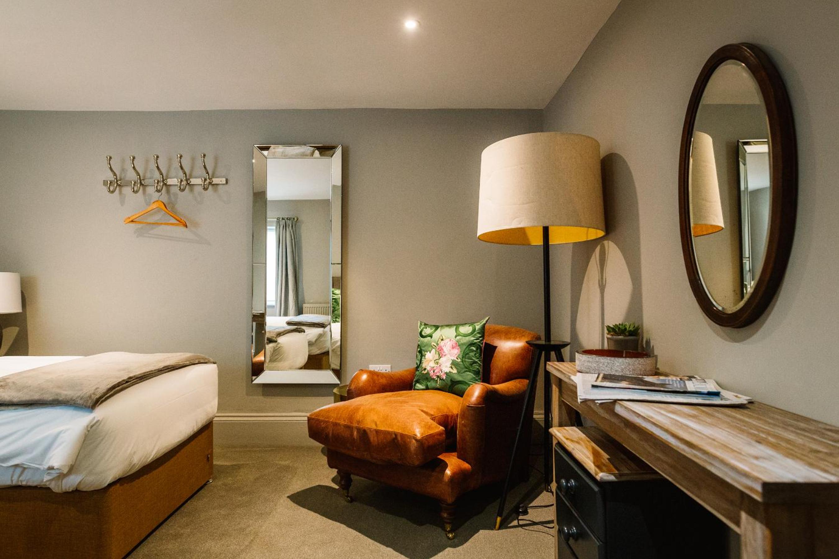 Deluxe Double or Twin Room - Photo 8