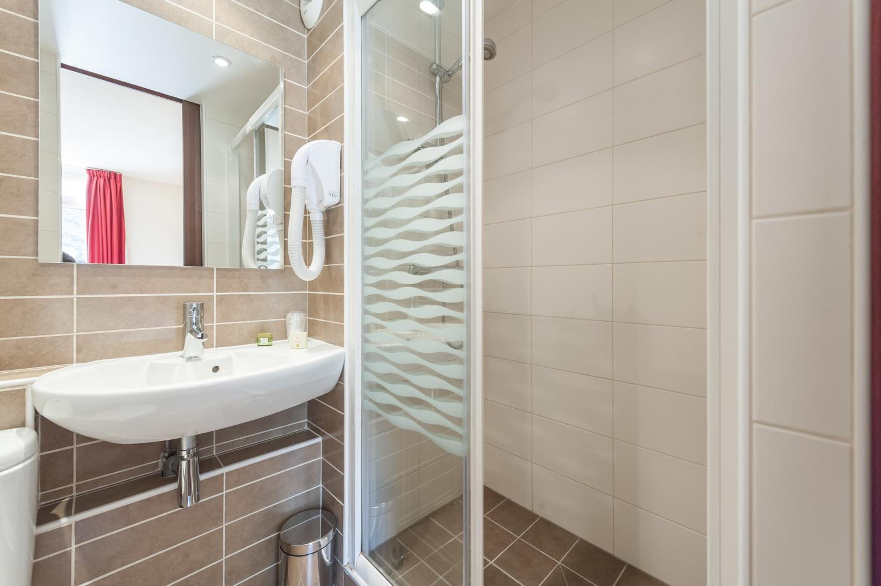 Double Room - Photo 16