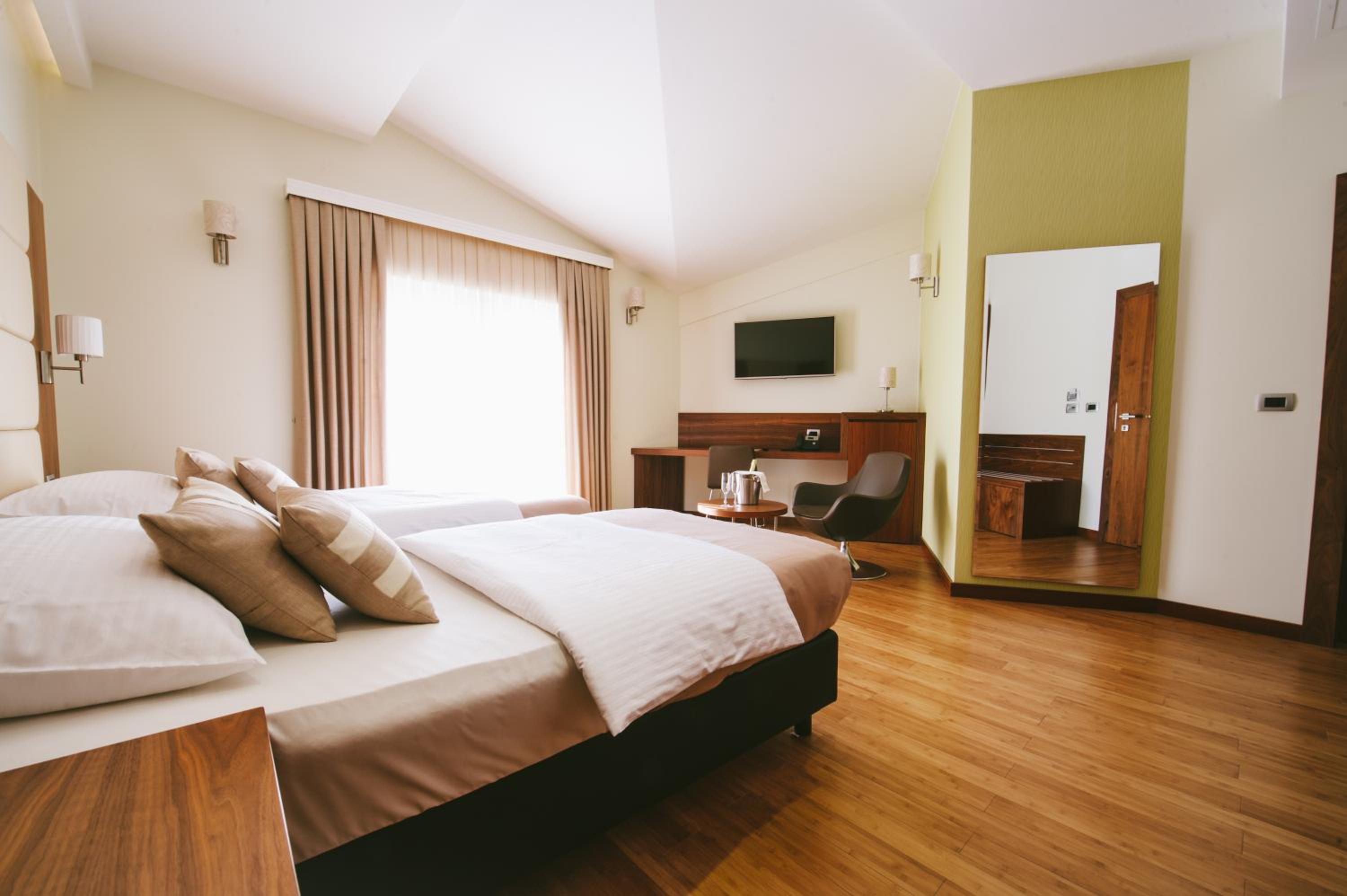 Deluxe Double or Twin Room photo 2