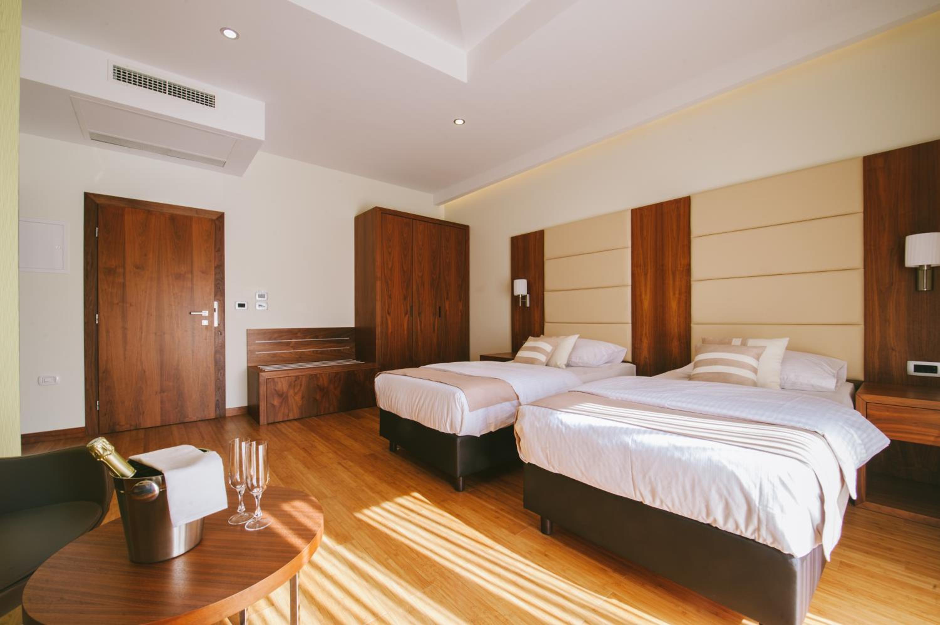 Deluxe Double or Twin Room photo 3
