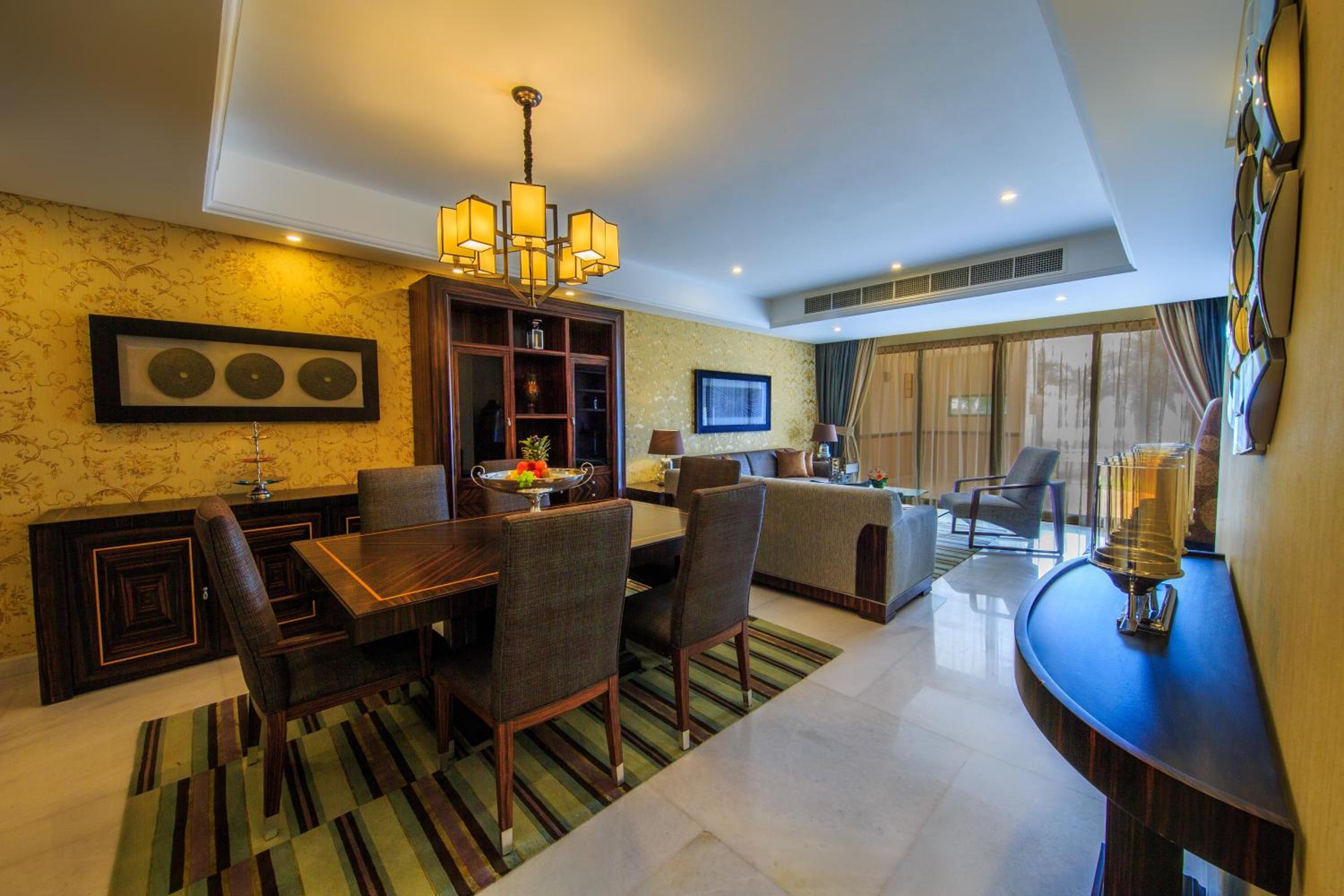Royal Villa photo 2