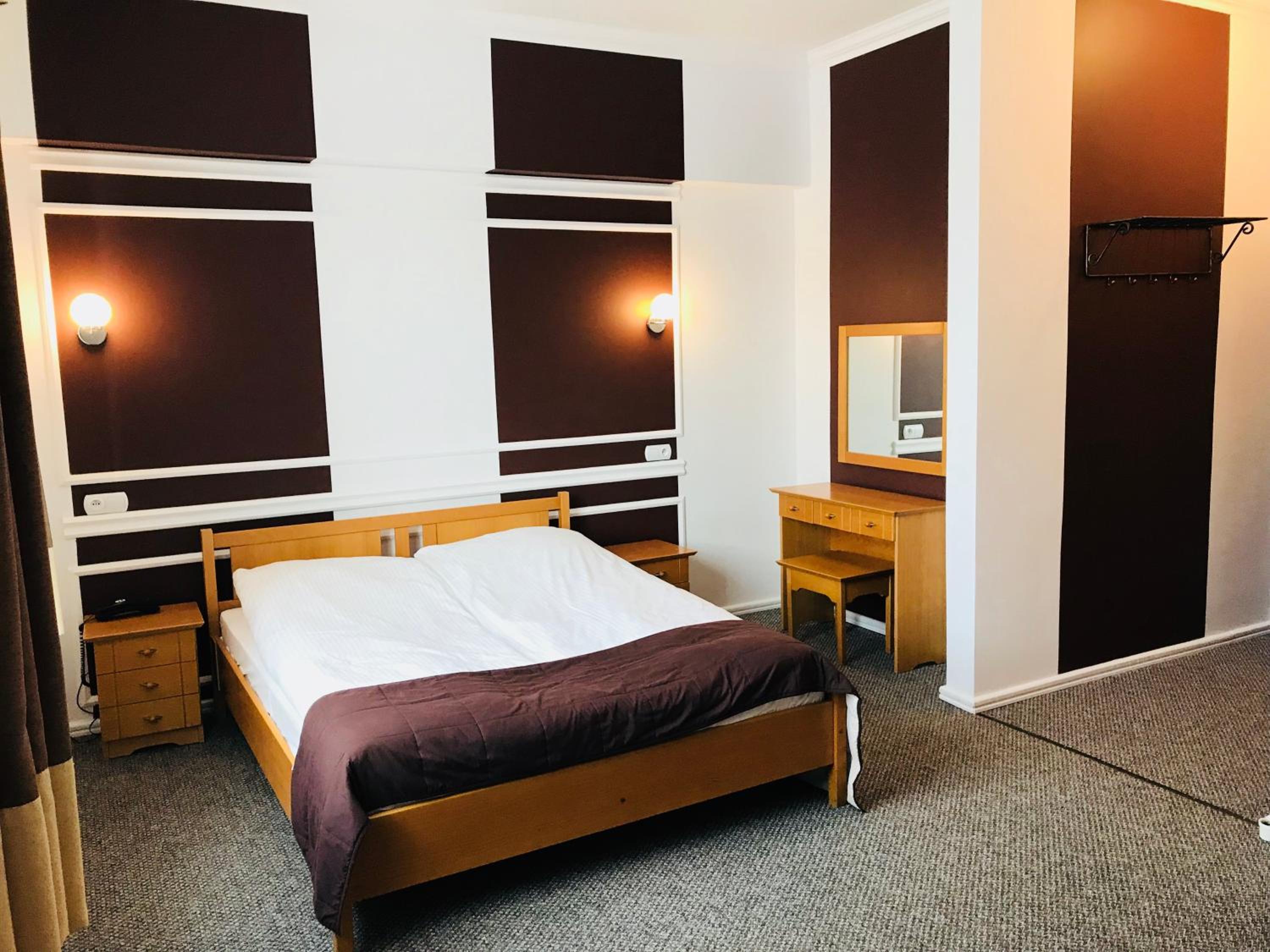 Deluxe King Room - Photo 4