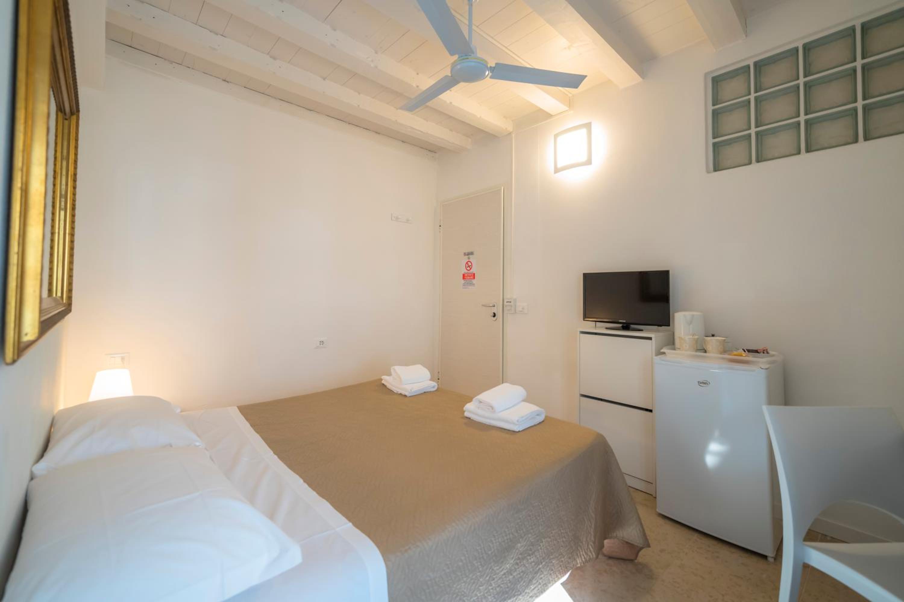 Economy Double Room photo 1