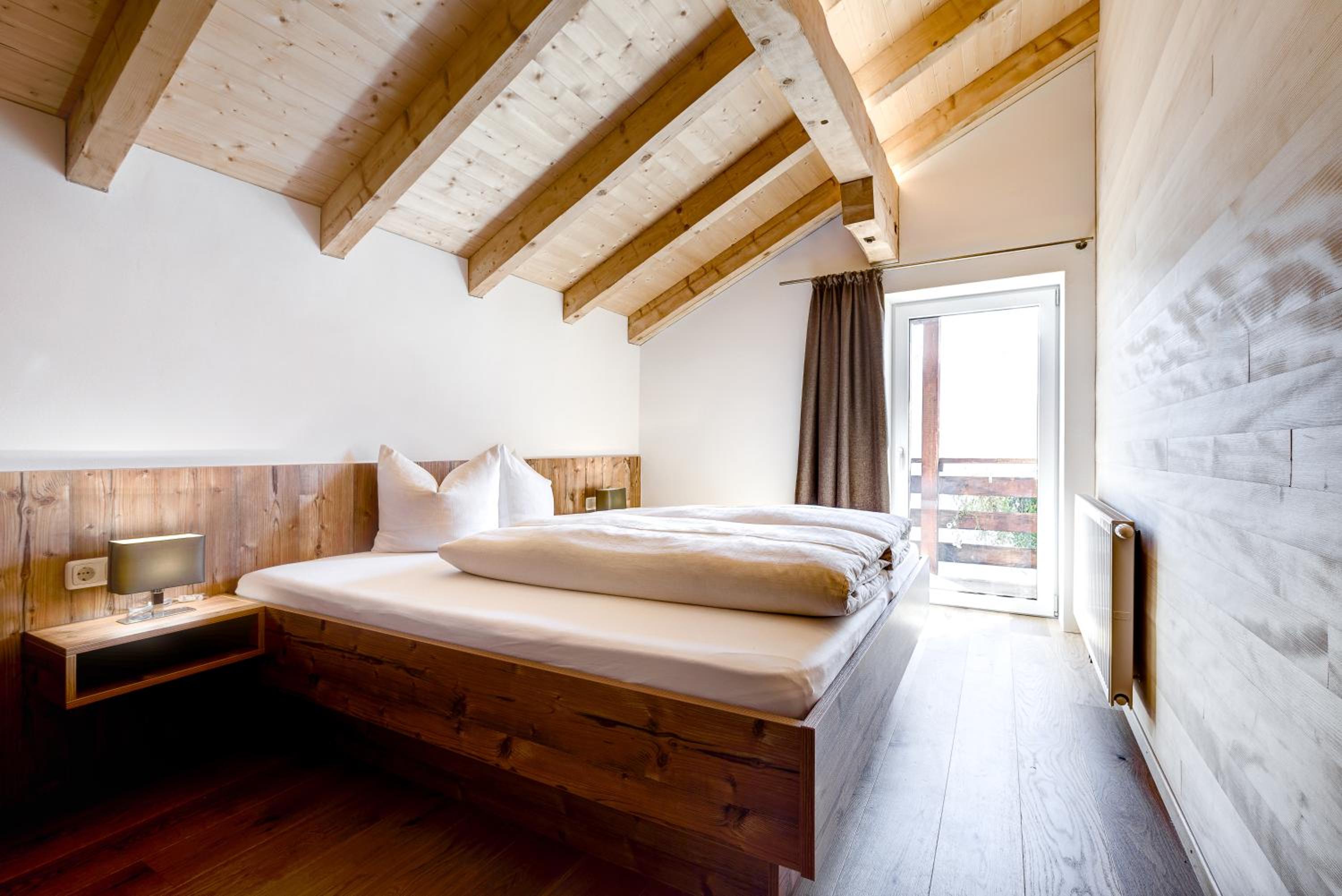 Two-Bedroom Apartment with Balcony (2-5 Adults)
