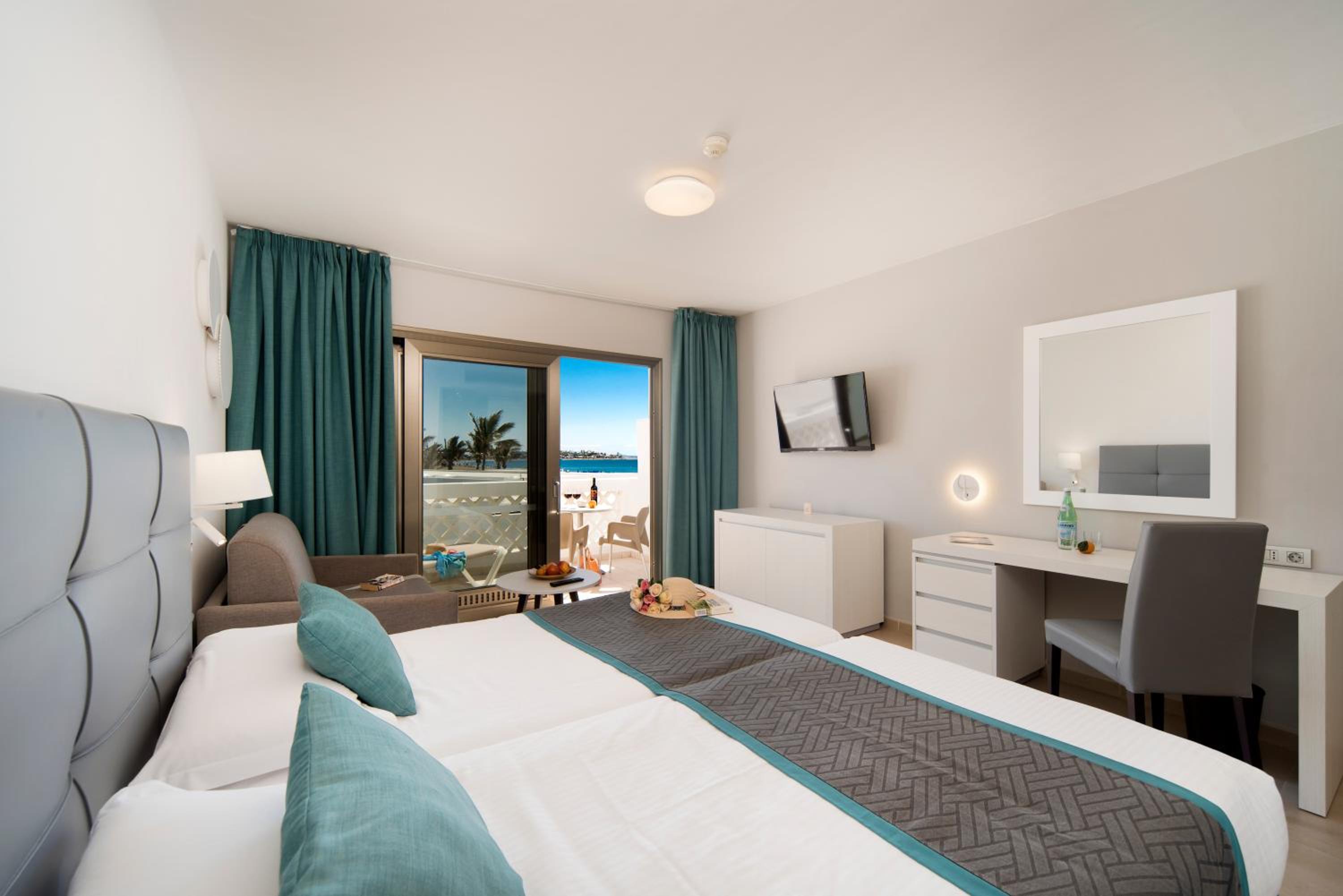 Double or Twin Room with Sea View (2 Adults + 1 Child) thumbnail 5