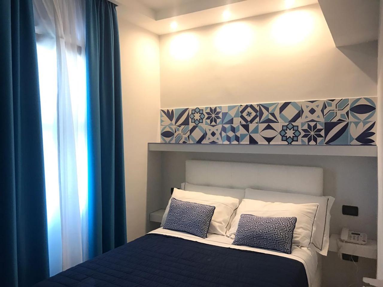 Double Room with Balcony - Photo 6