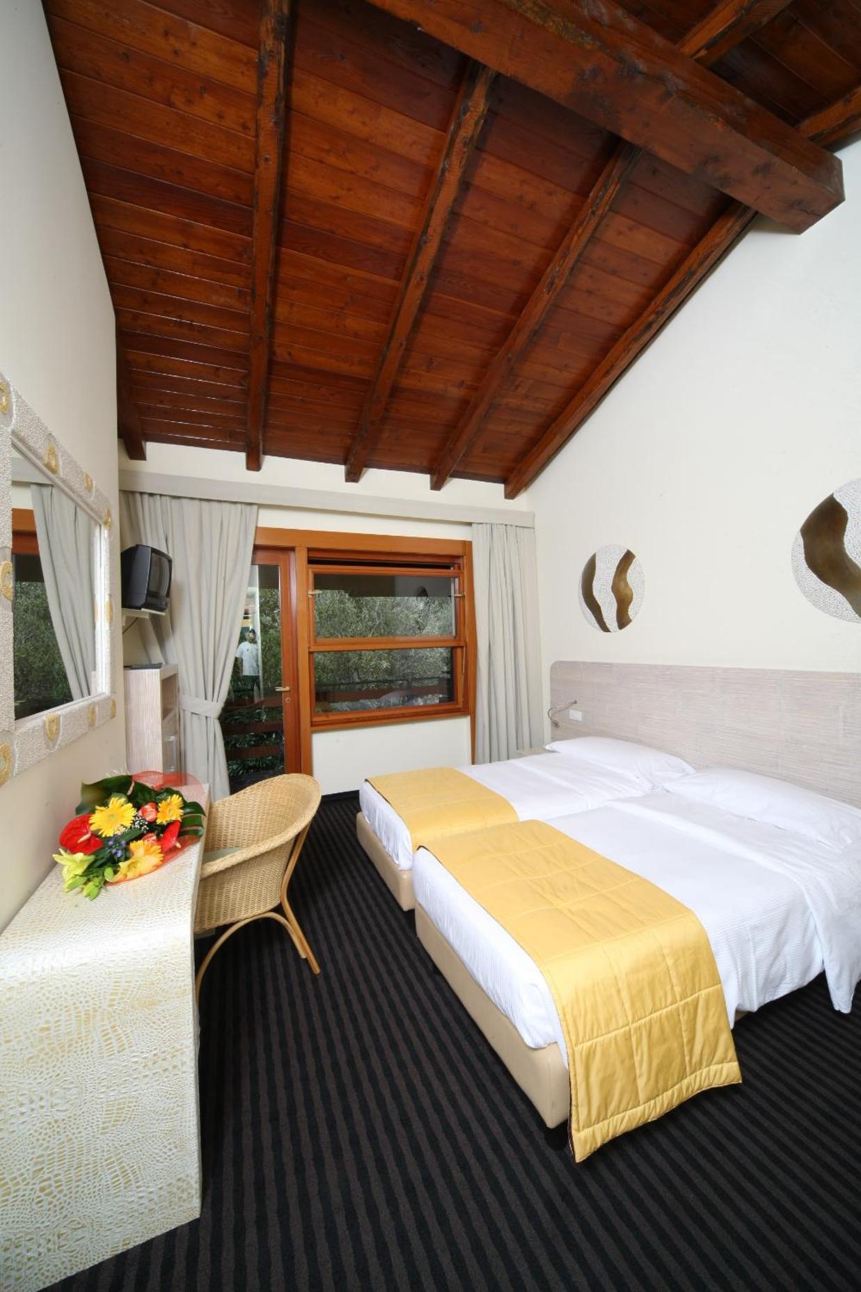 Standard Double or Twin Room photo 1