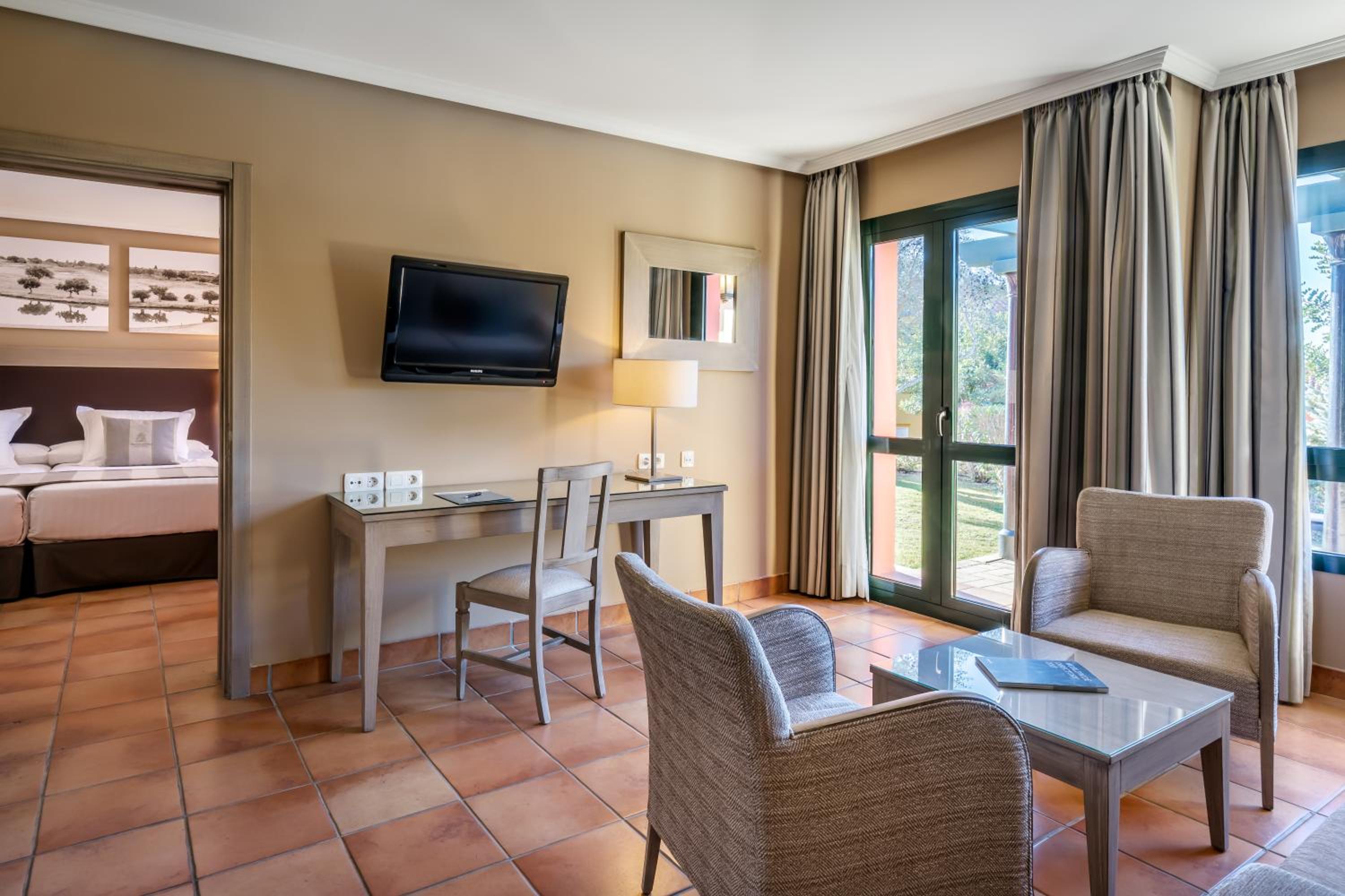 One-Bedroom Villa (2 adults + 1 child) photo 2