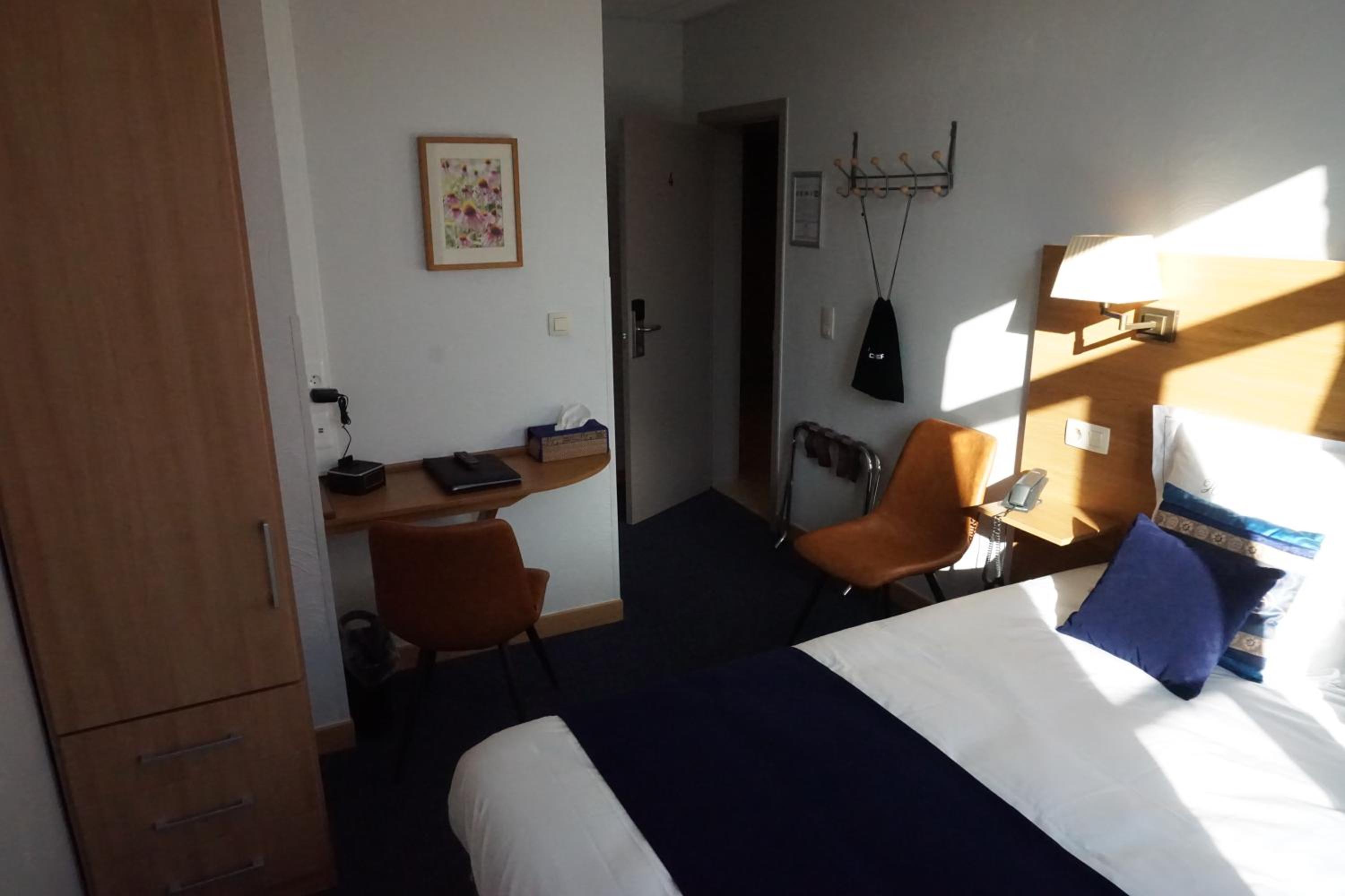 Standard King Room - Photo 3