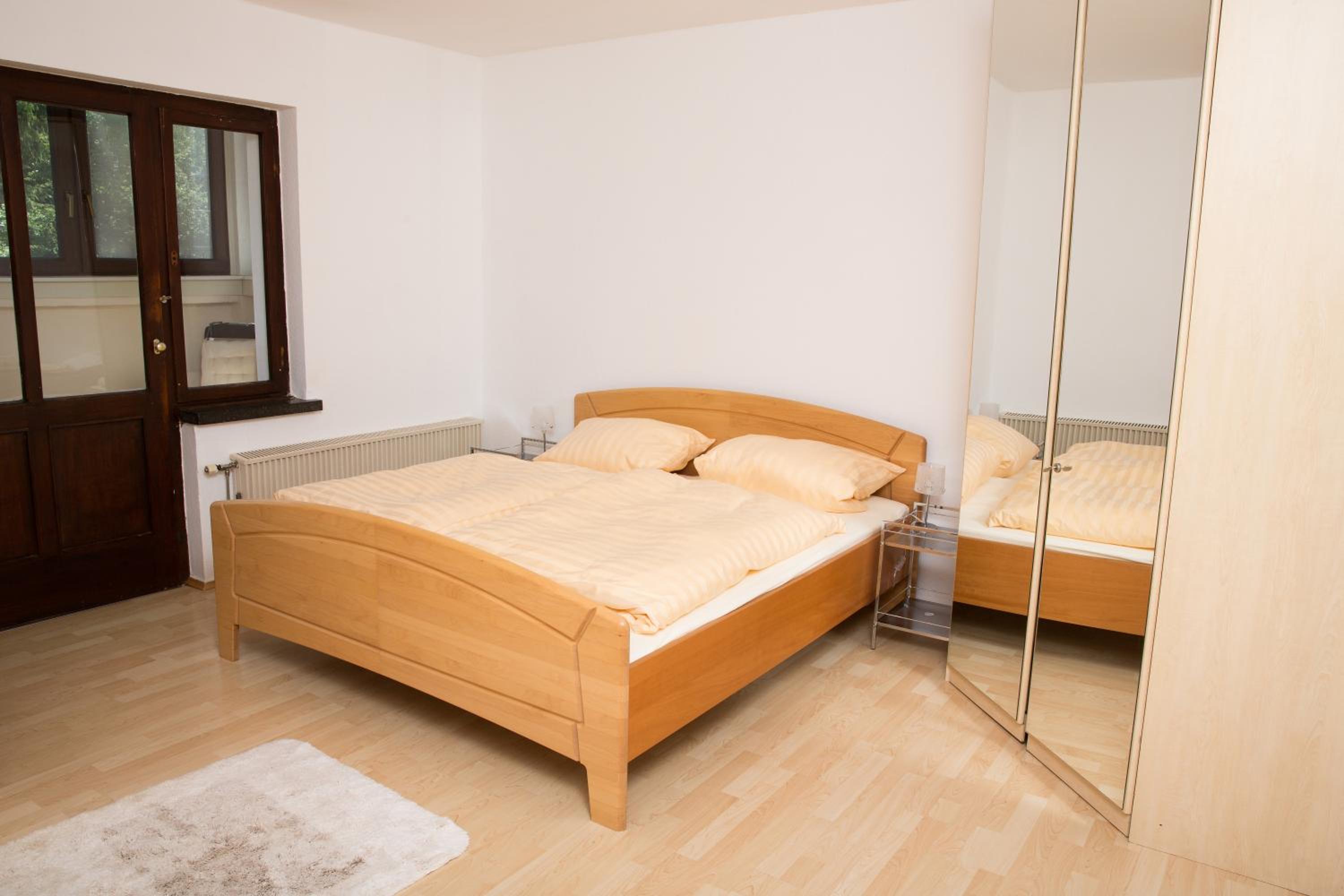 One-Bedroom Apartment photo 1