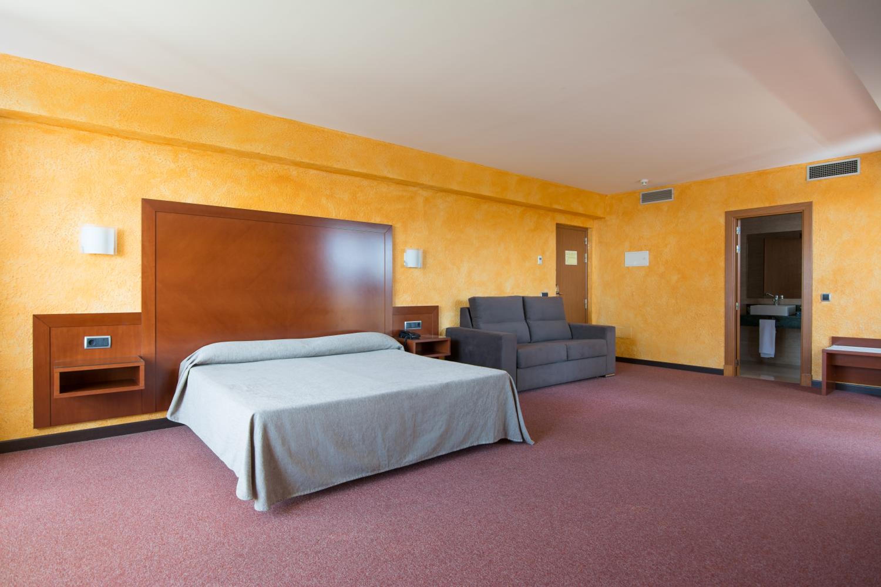 Habitación Cuádruple (2 Adultos + 2 Niños)