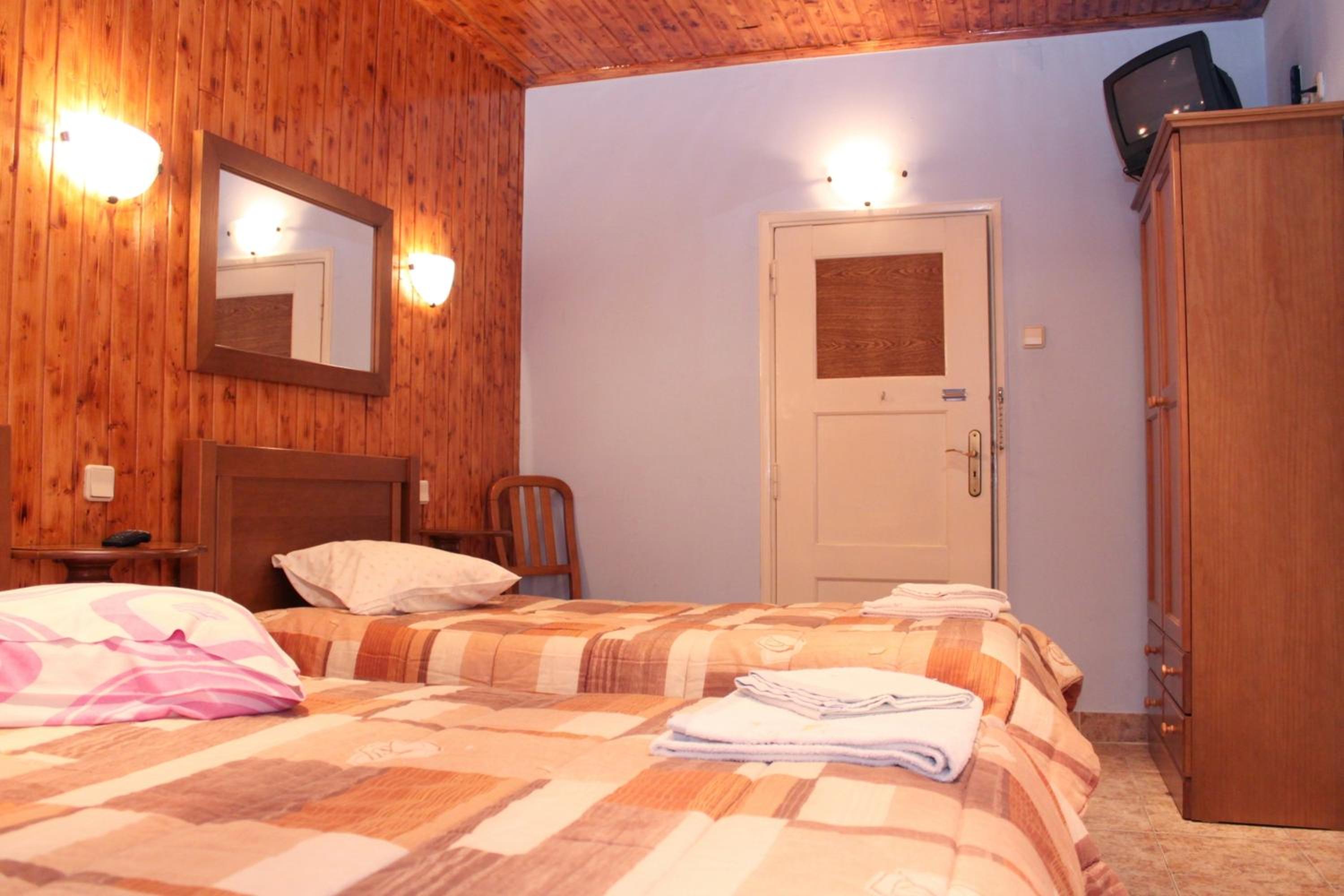 Triple Room with Private Bathroom photo 3