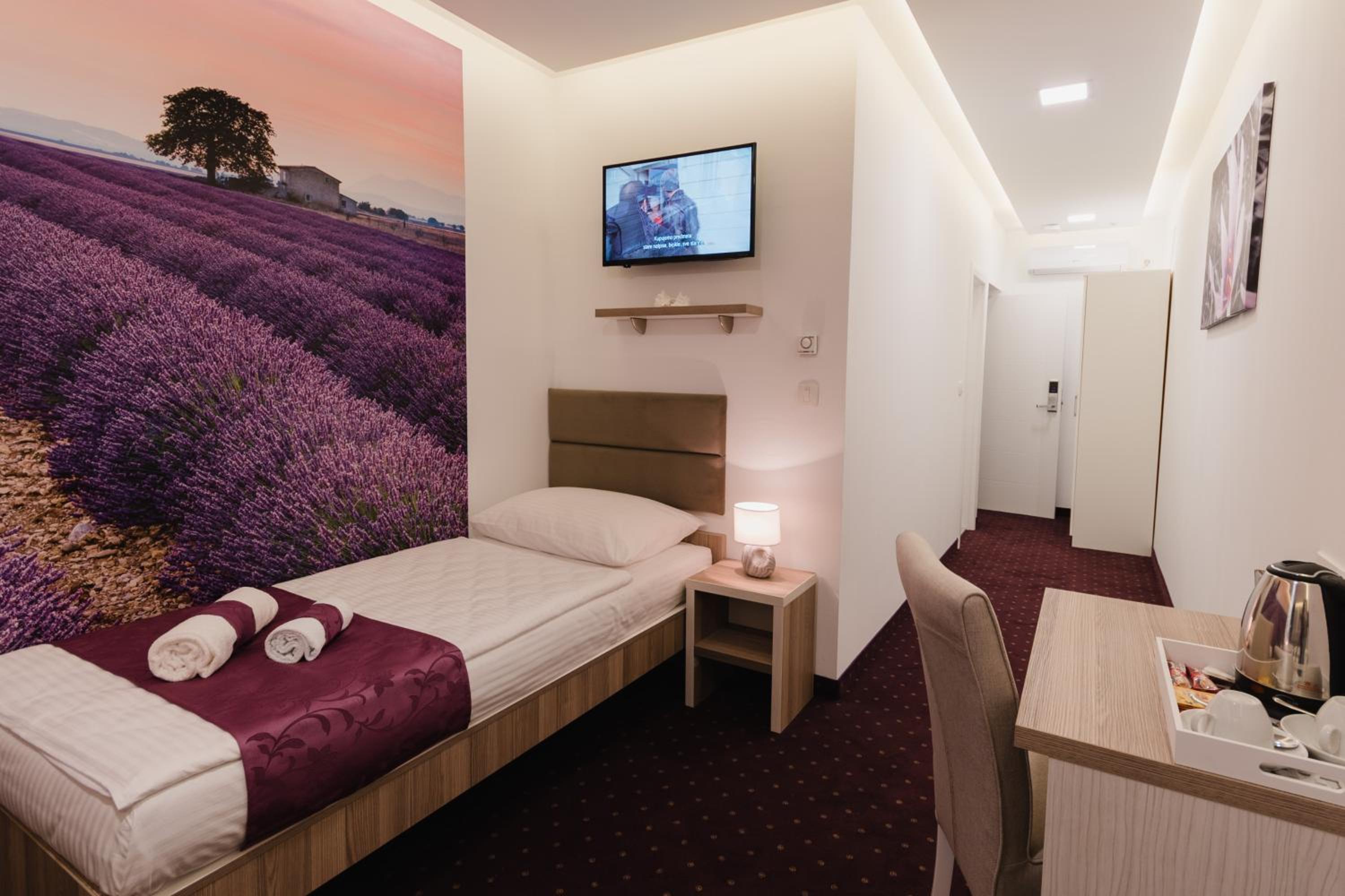 Standard Triple Room - Photo 4